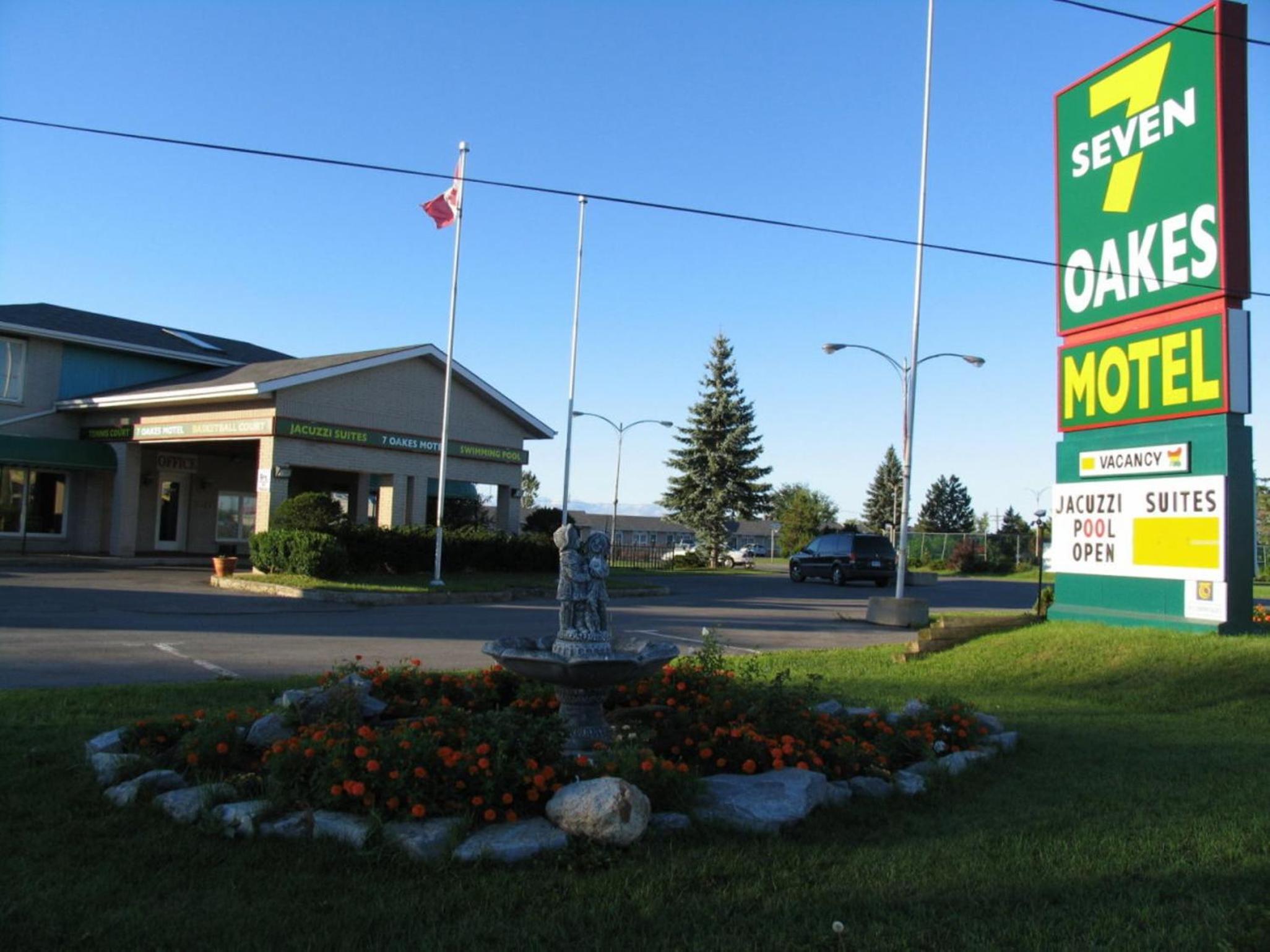 Seven Oakes Motel view 2