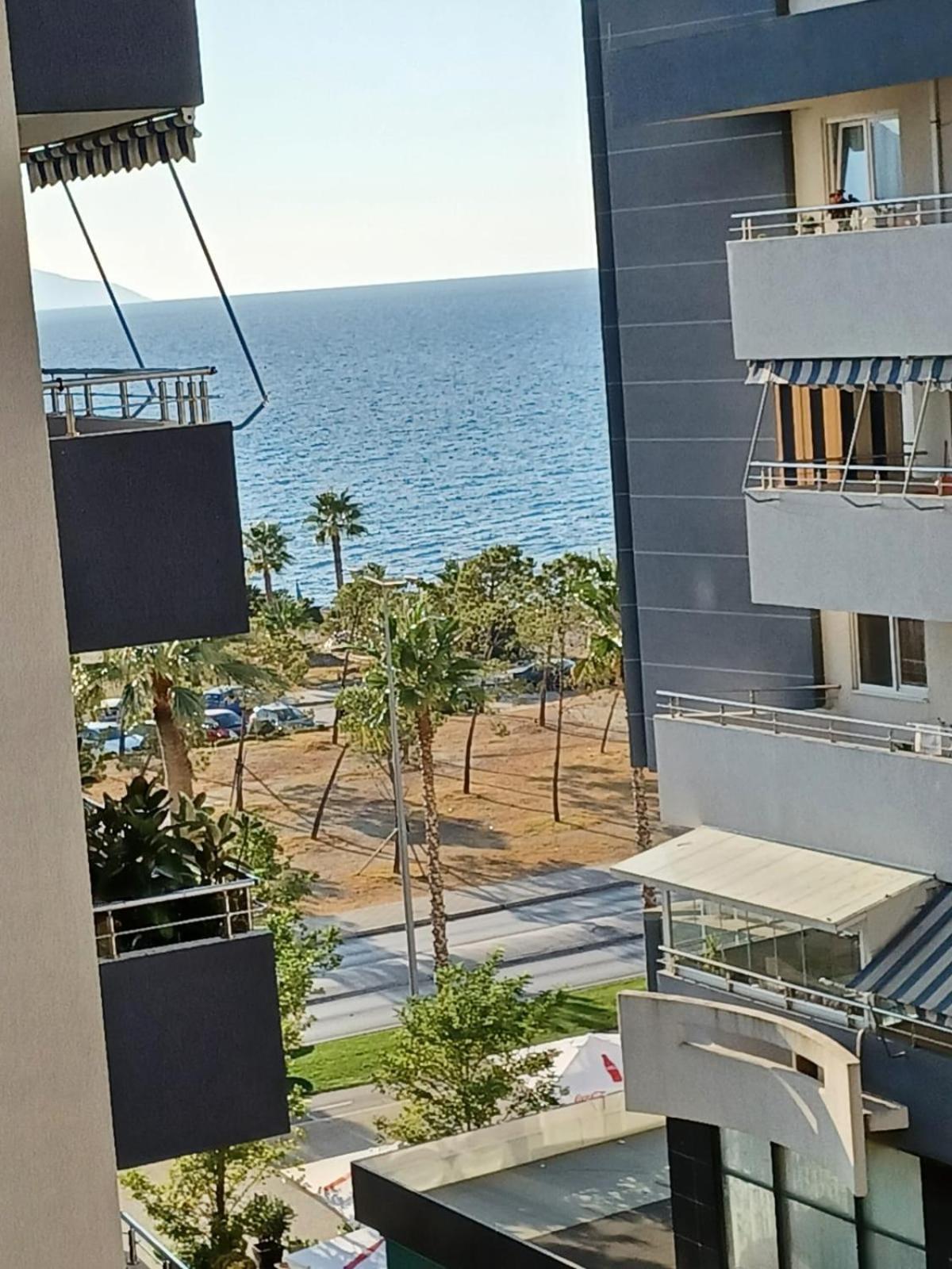 Luxurious Apartment by the Sea