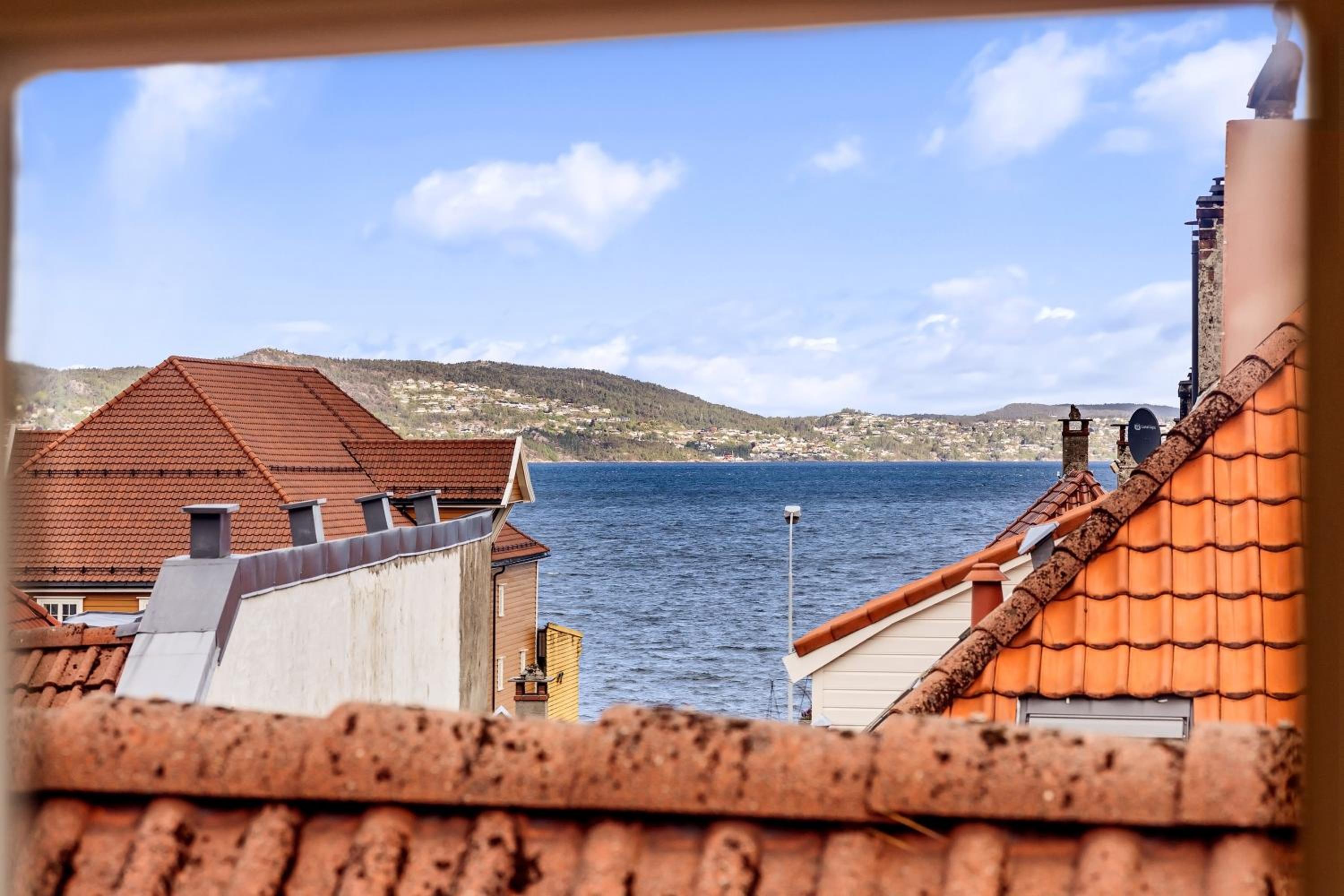 Modern penthouse with a view - Behind Bryggen view 3