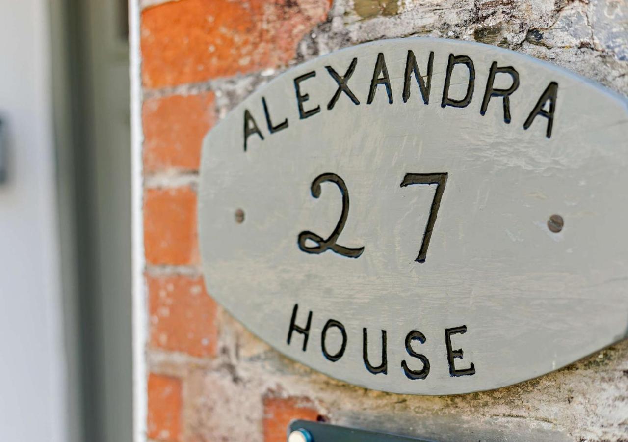 4 Bed in Padstow oc-p00297