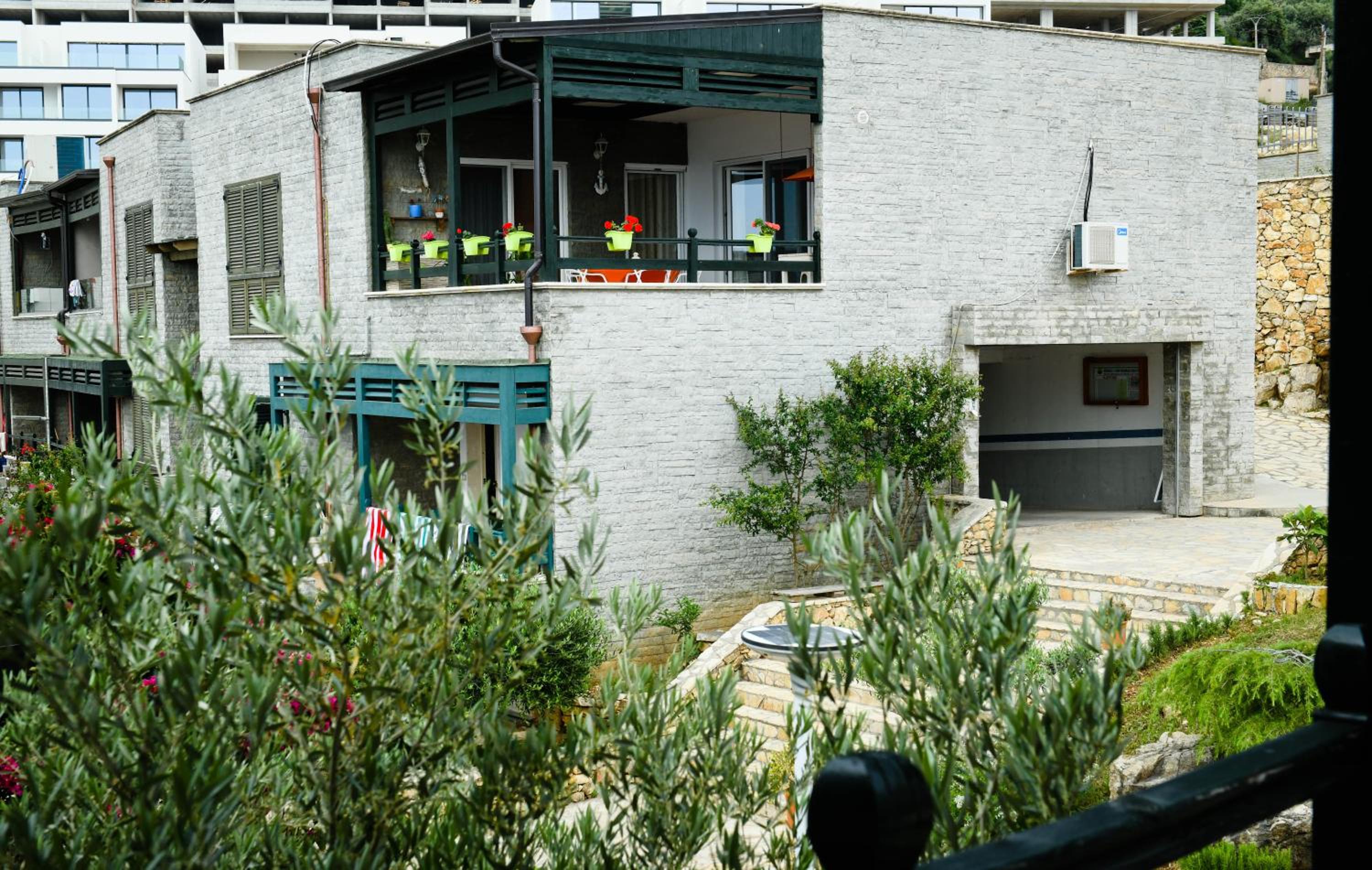 Vila Rina at Aquamarine Residence
