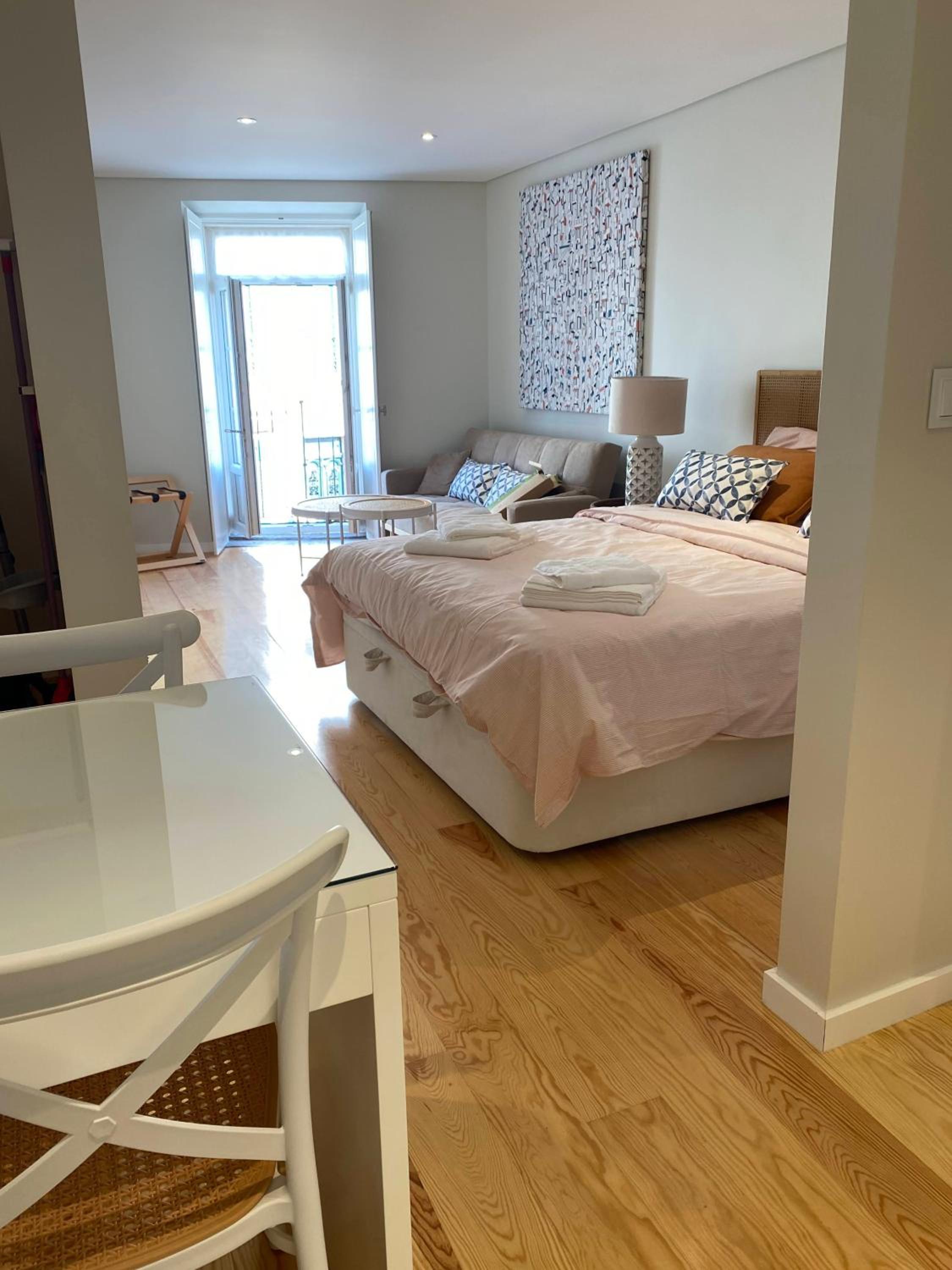 Discover Lisbons History - Stylish apartment in Alfama view 2