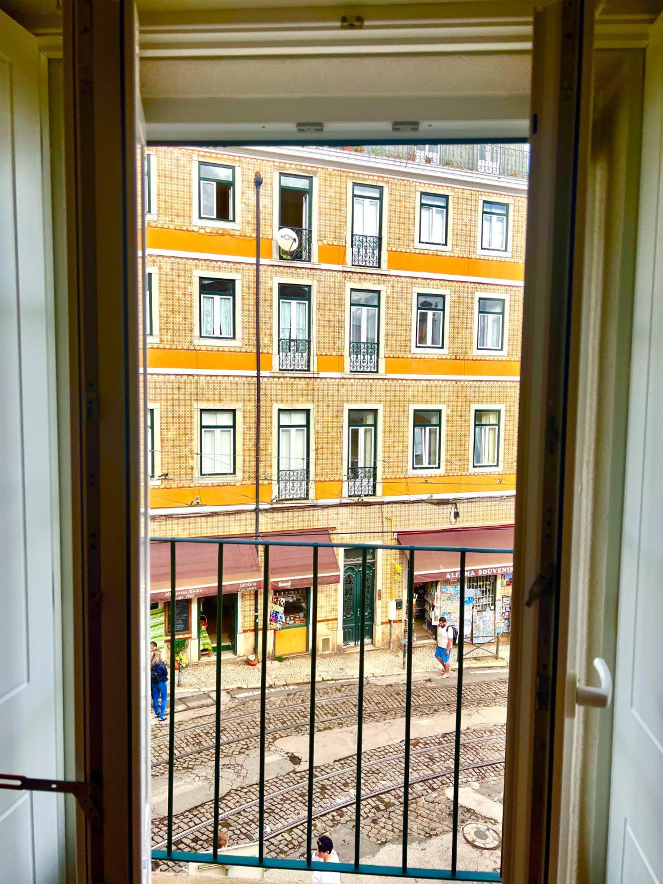 Discover Lisbons History - Stylish apartment in Alfama view 3