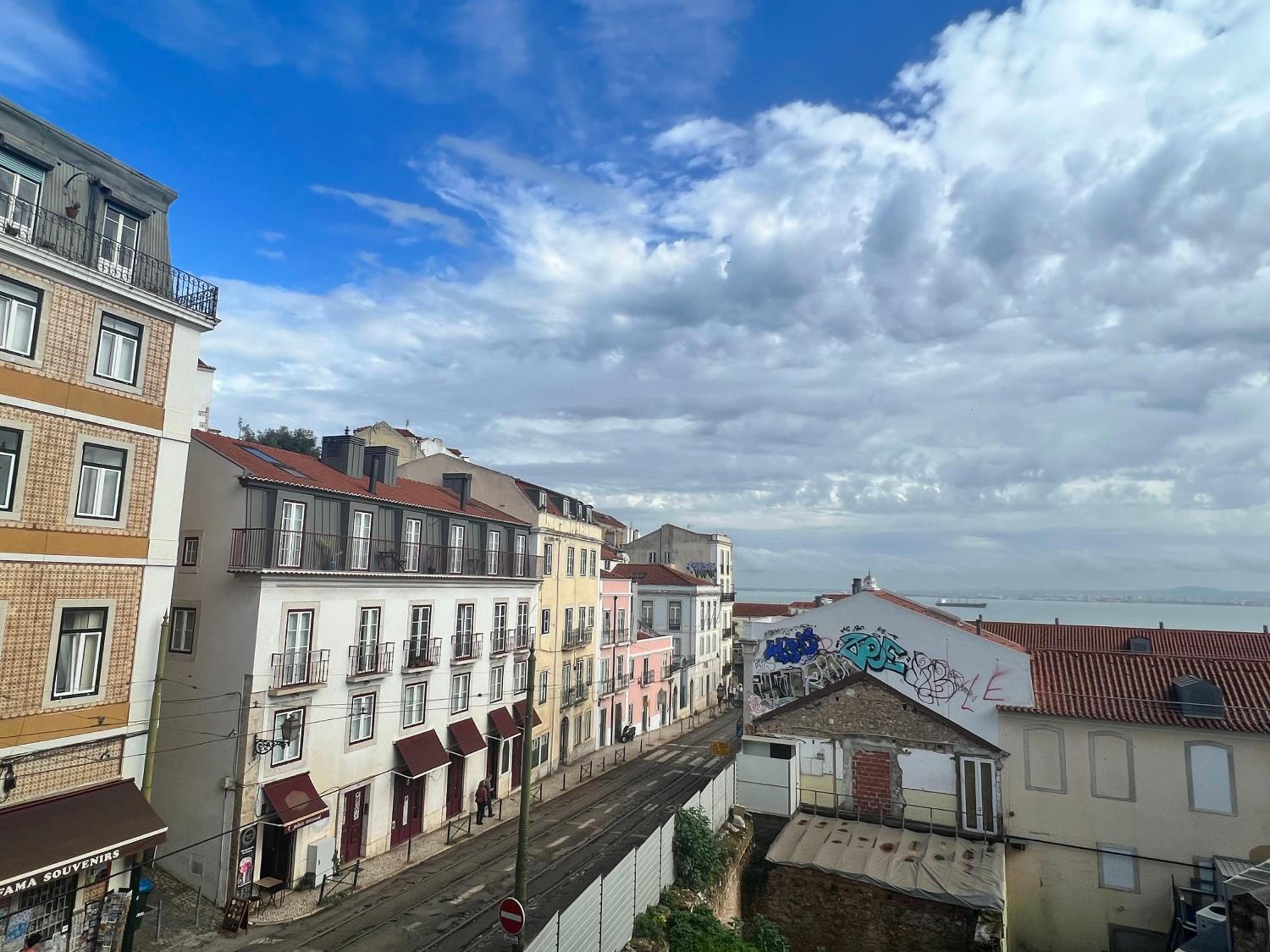 Discover Lisbons History - Stylish apartment in Alfama view 5