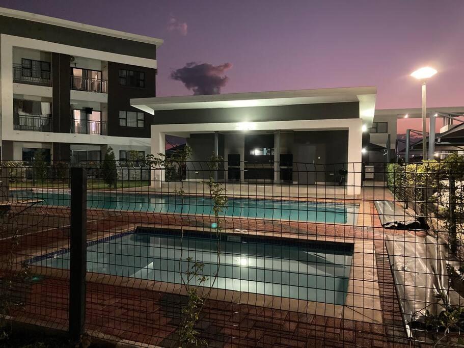 Urban Awe Apartment: Sarona City