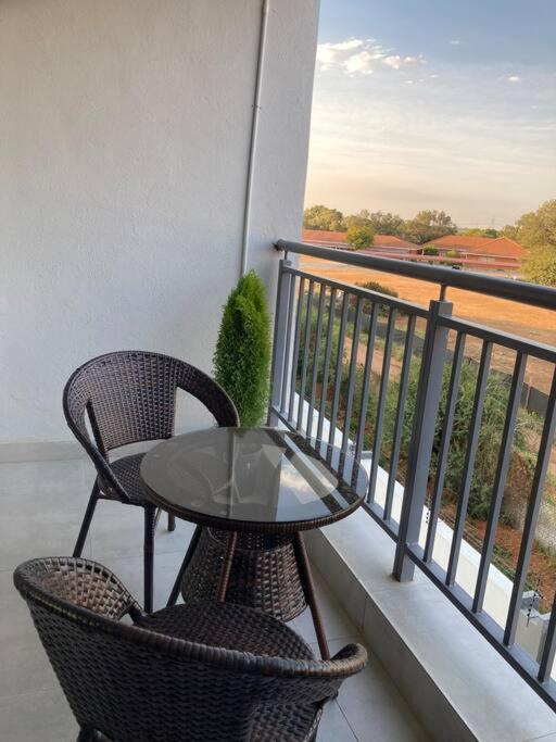 Urban Awe Apartment: Sarona City