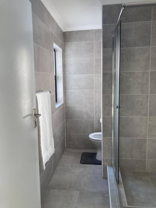 Urban Awe Apartment: Sarona City
