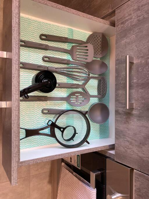 Urban Awe Apartment: Sarona City
