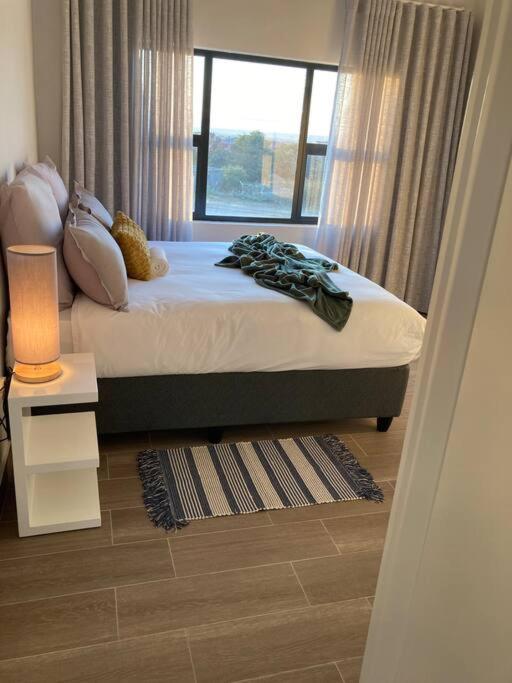 Urban Awe Apartment: Sarona City