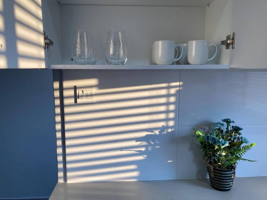 Urban Awe Apartment: Sarona City