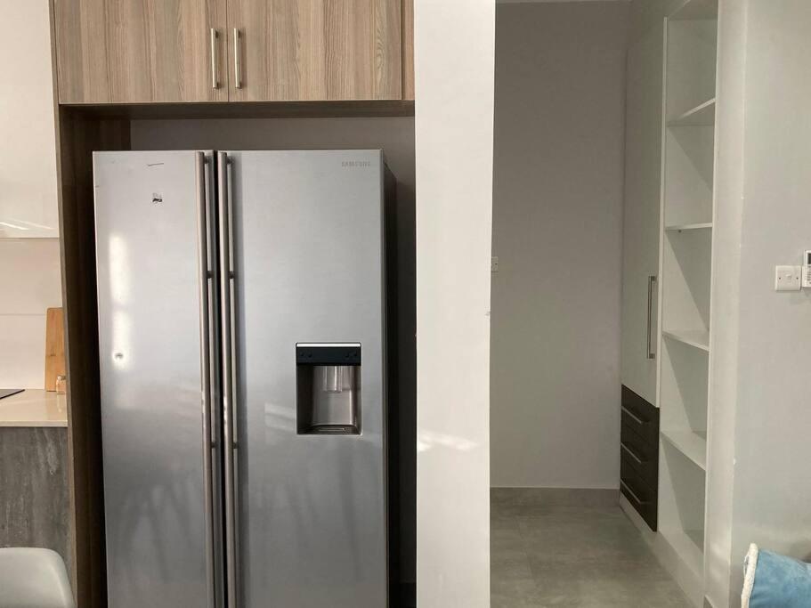 Urban Awe Apartment: Sarona City