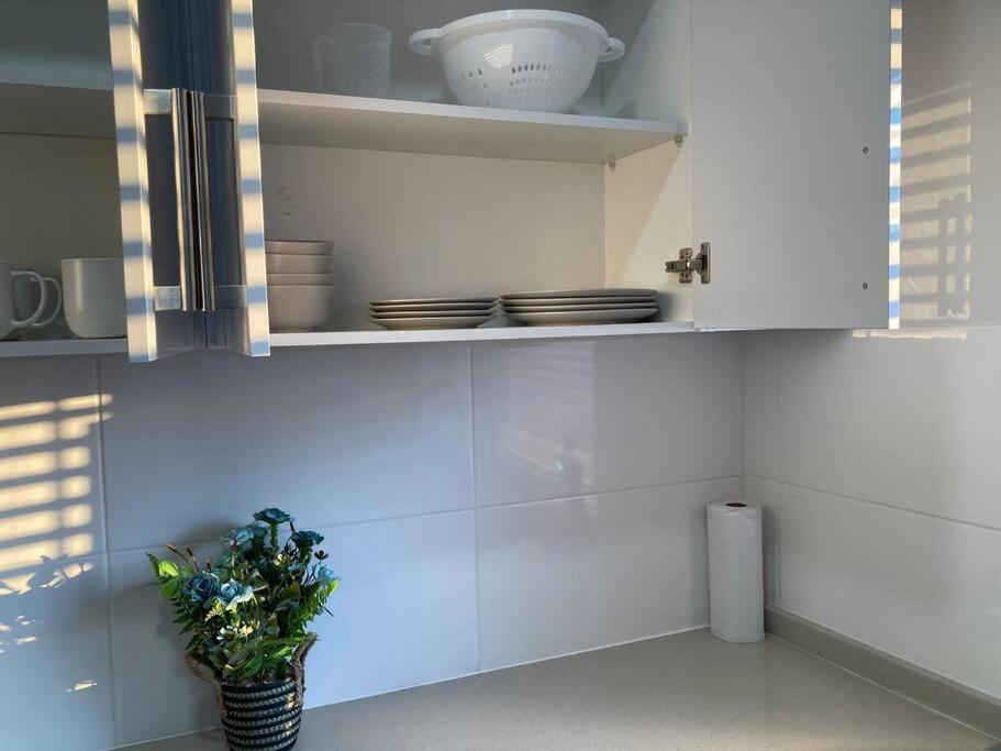 Urban Awe Apartment: Sarona City