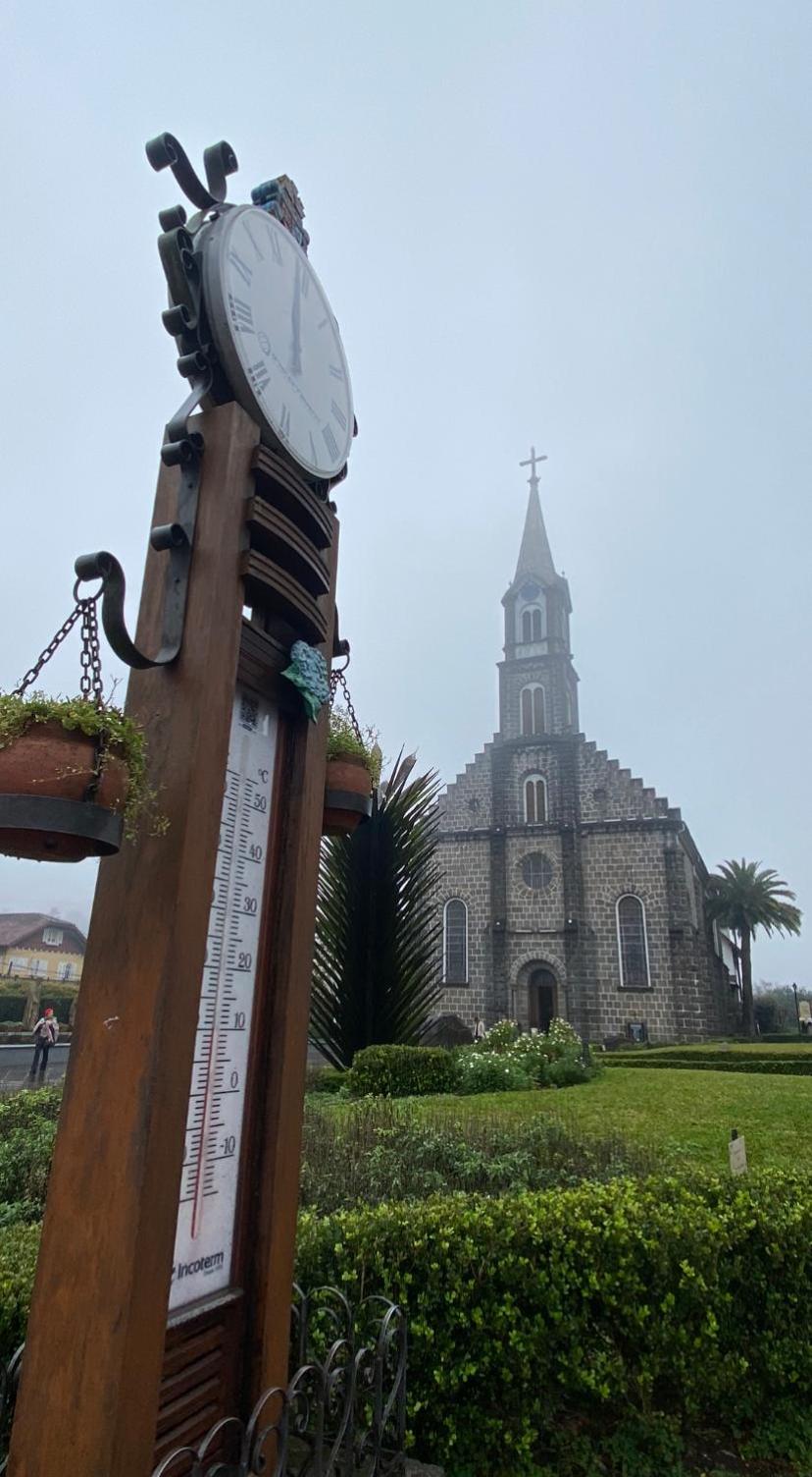 LUXUOSO APT ALMERIS PECCIN no Centro de GRAMADO