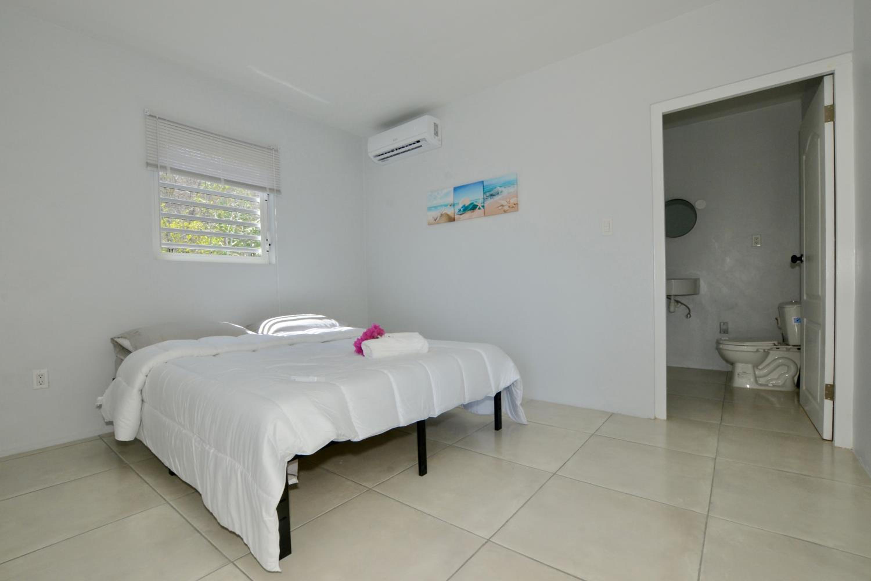 Westpunt Villa - Santirome 2BR House Near Turtle Beach