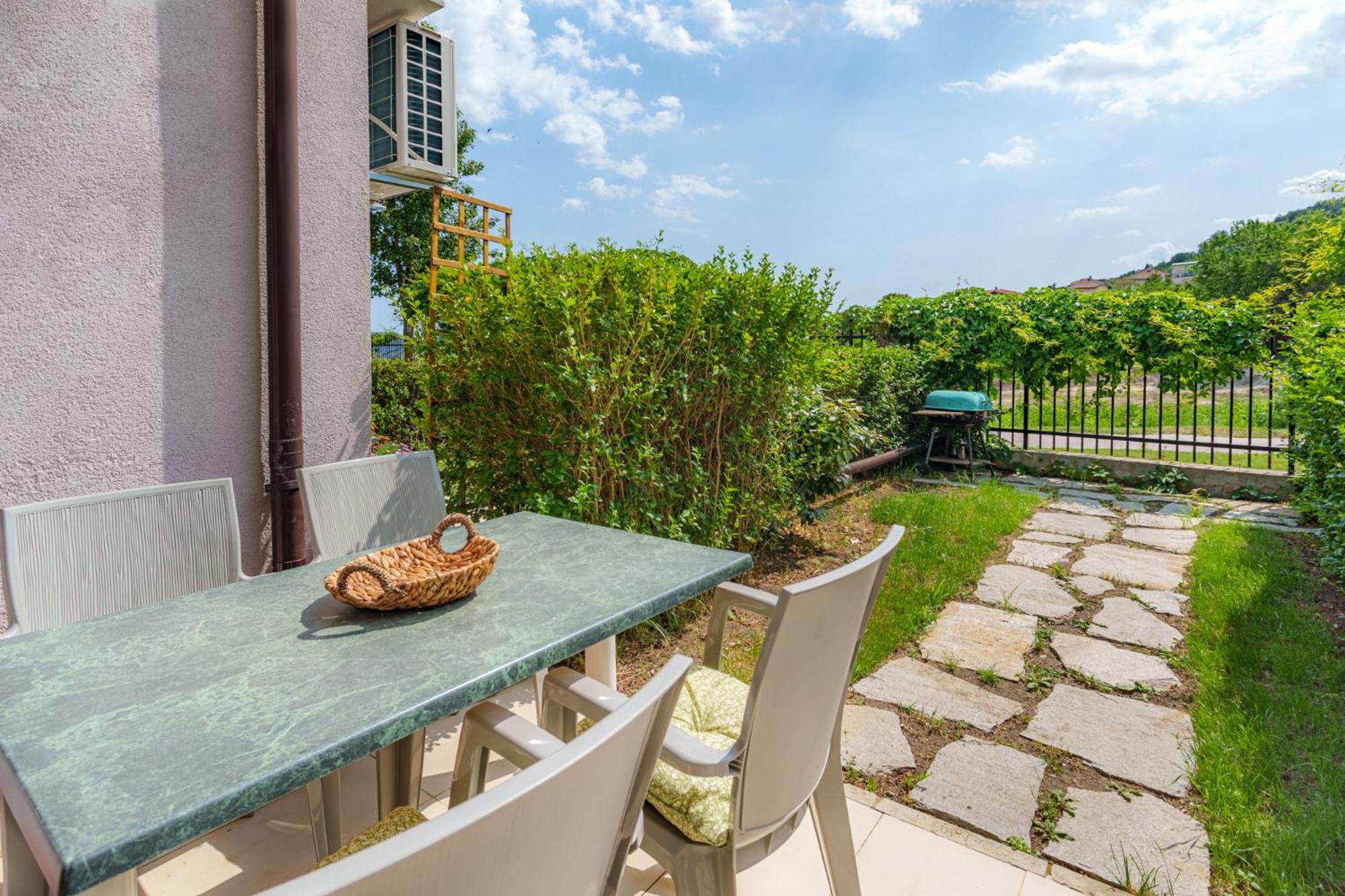 Villa Poesia, Harmony Hills Residence