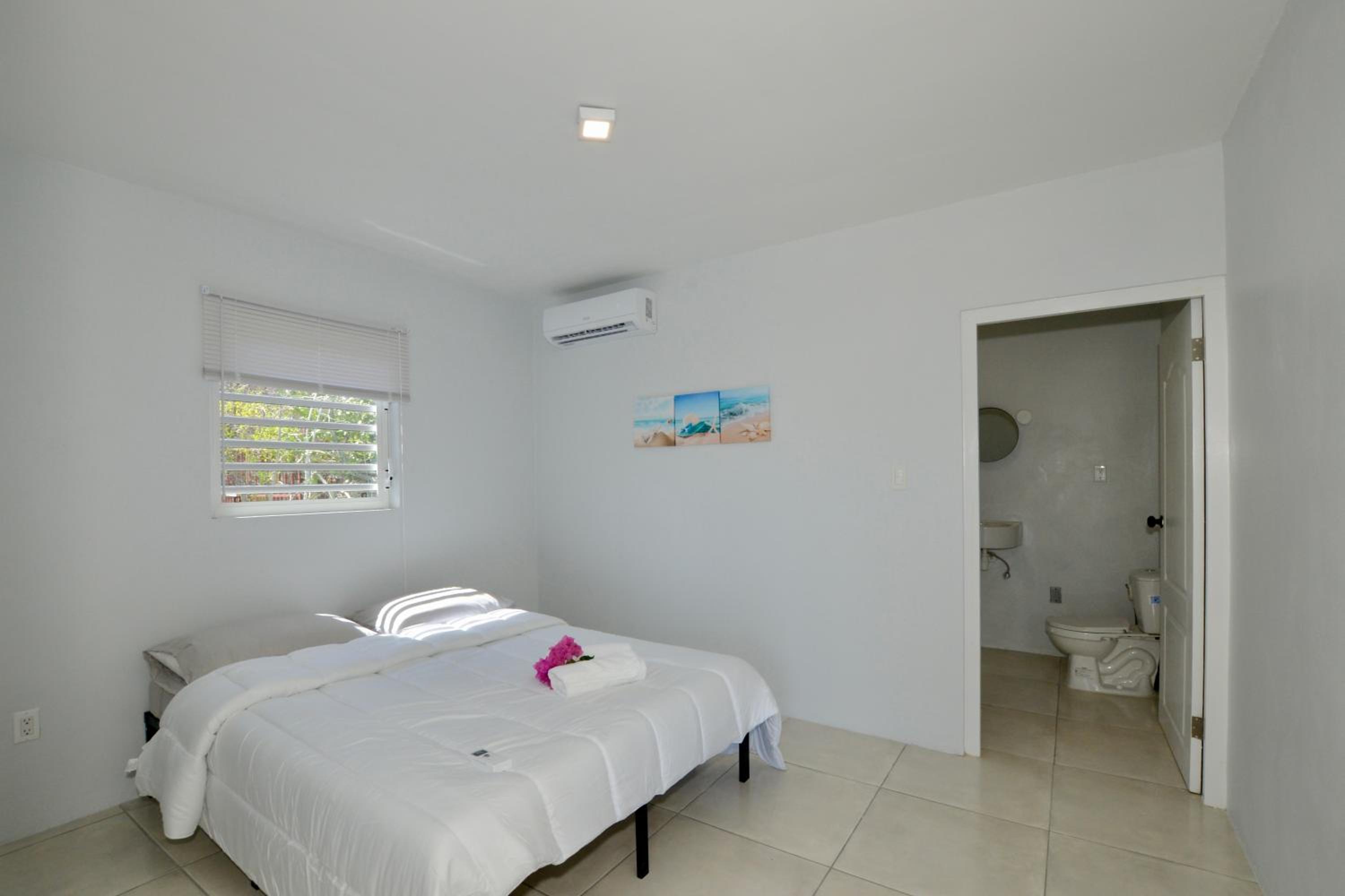 Westpunt Villa - Santirome 2BR House Near Turtle Beach