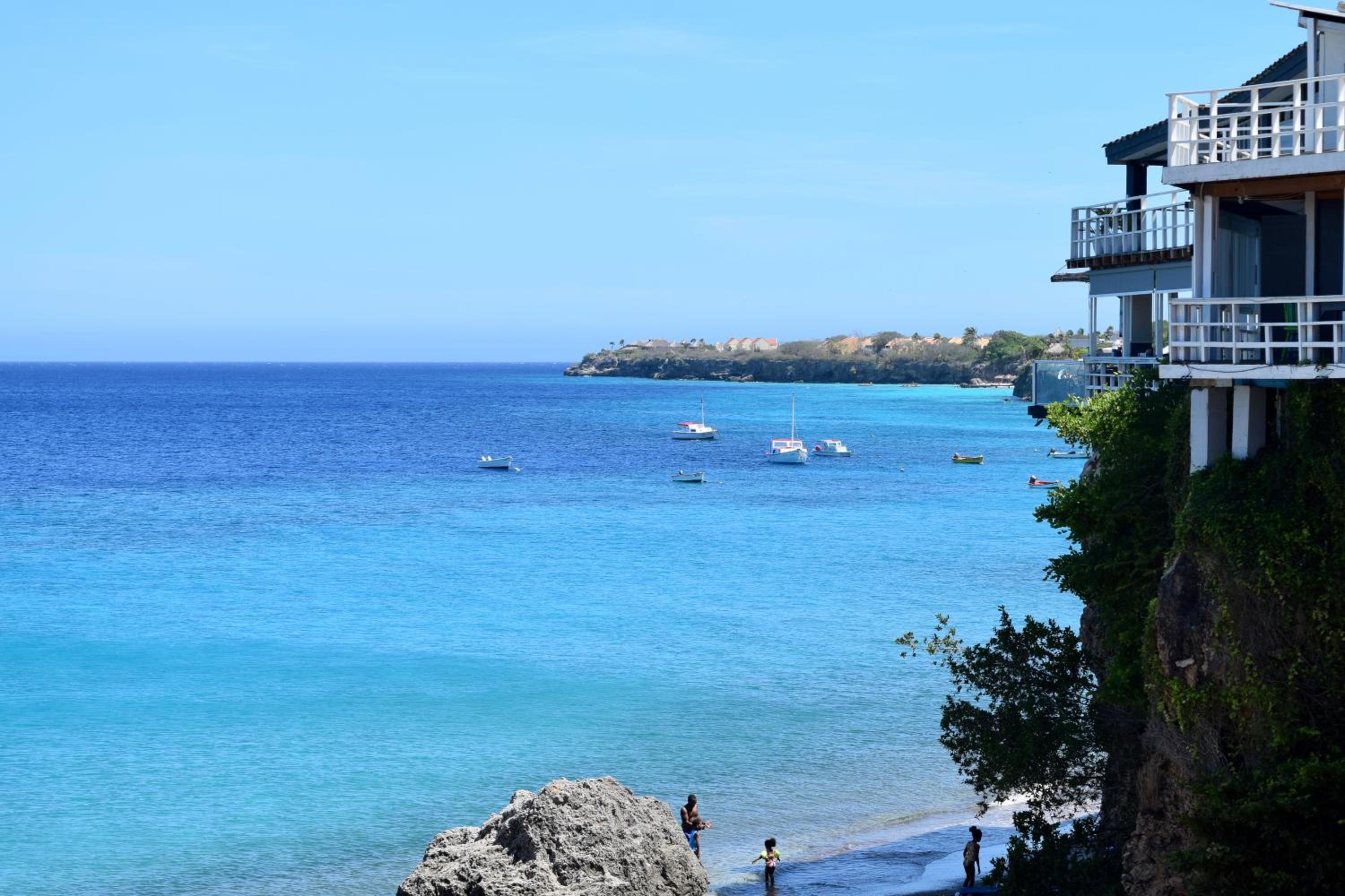 Westpunt Villa - Santirome 2BR House Near Turtle Beach