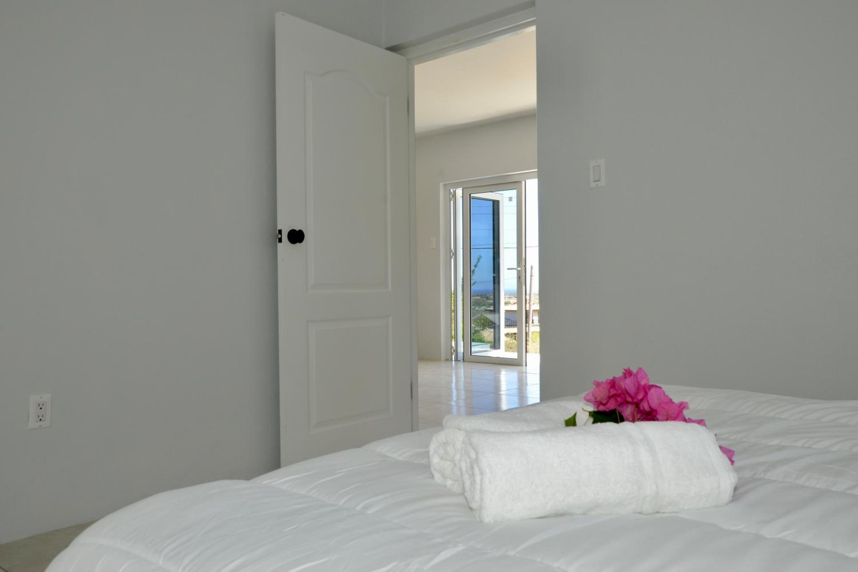 Westpunt Villa - Santirome 2BR House Near Turtle Beach
