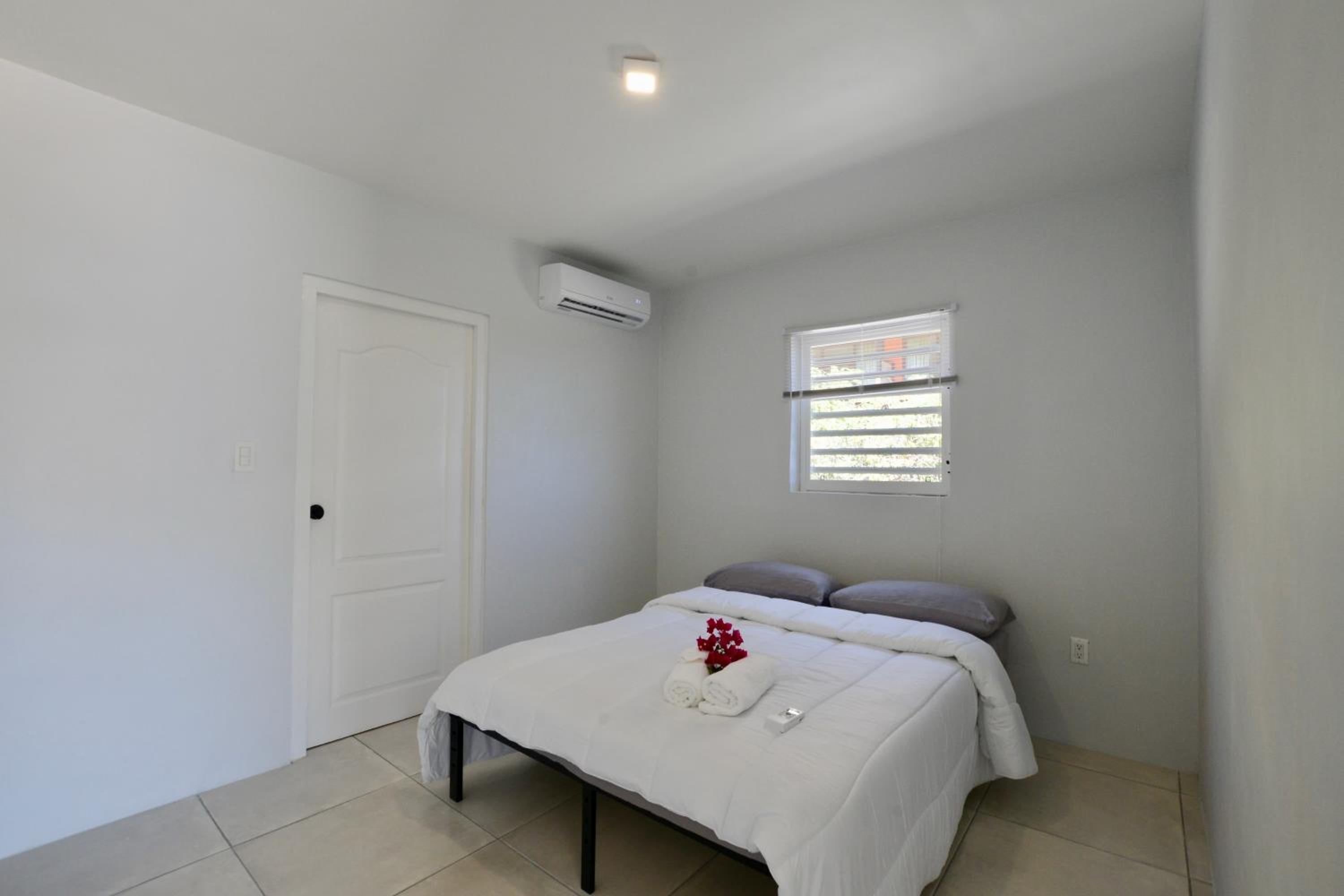 Westpunt Villa - Santirome 2BR House Near Turtle Beach