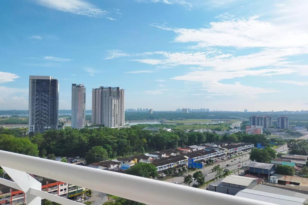 Apartment in central JB with sea view, city view, balcony, free WiFi and free parking