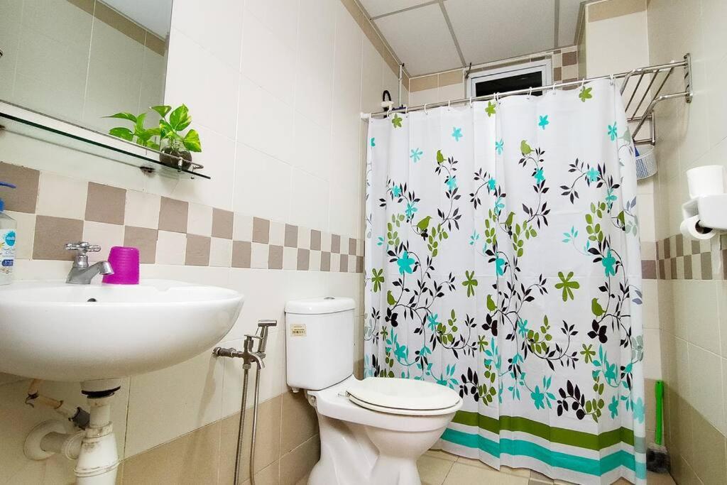 Apartment in central JB with sea view, city view, balcony, free WiFi and free parking