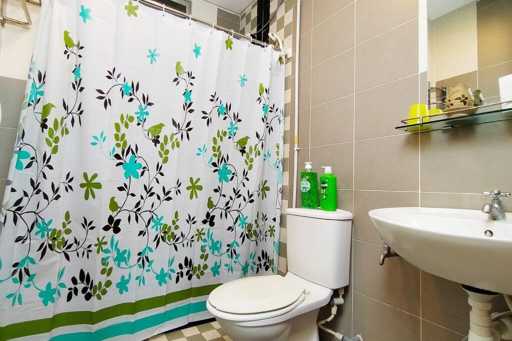 Apartment in central JB with sea view, city view, balcony, free WiFi and free parking