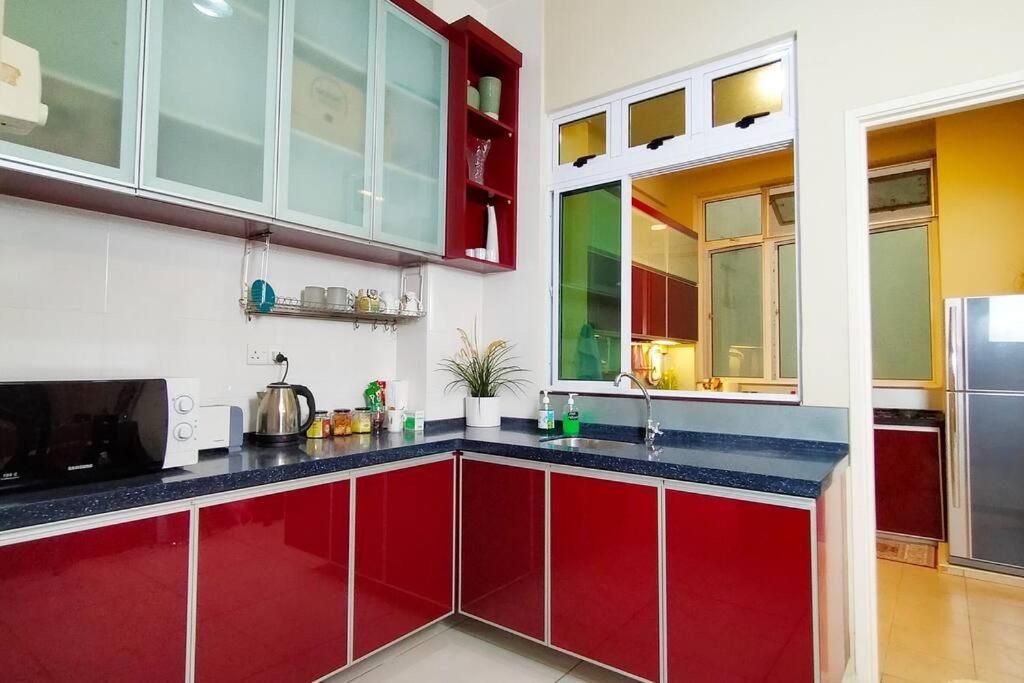 Apartment in central JB with sea view, city view, balcony, free WiFi and free parking
