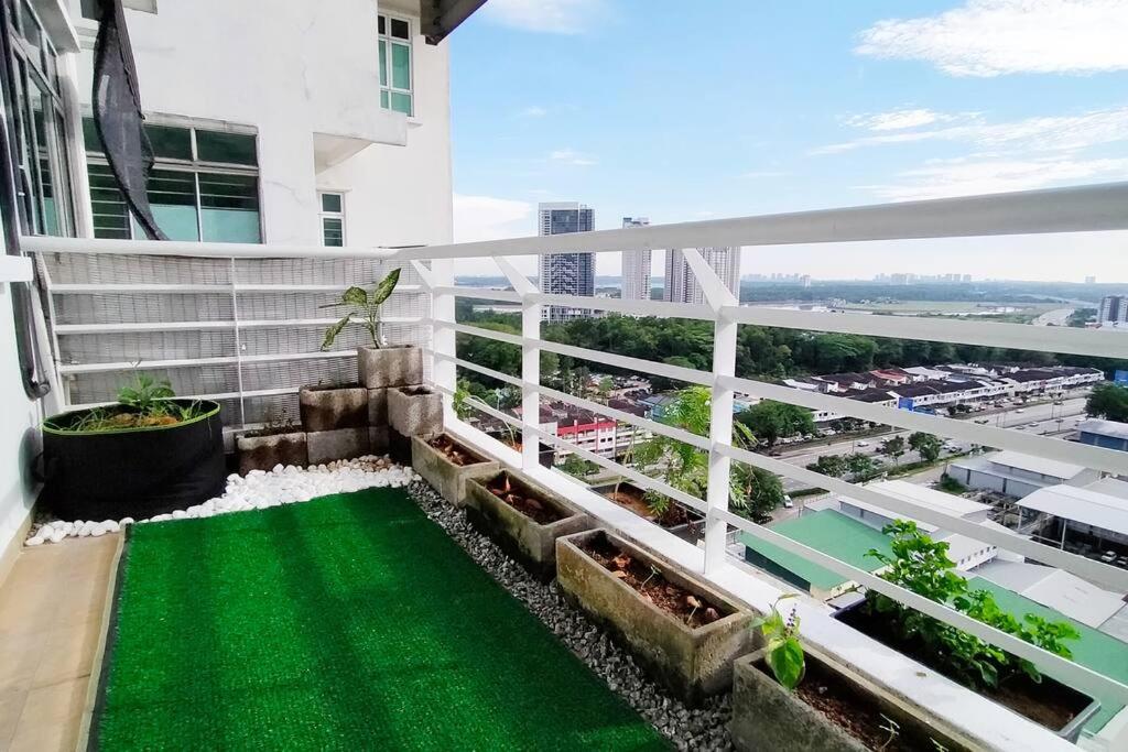 Apartment in central JB with sea view, city view, balcony, free WiFi and free parking