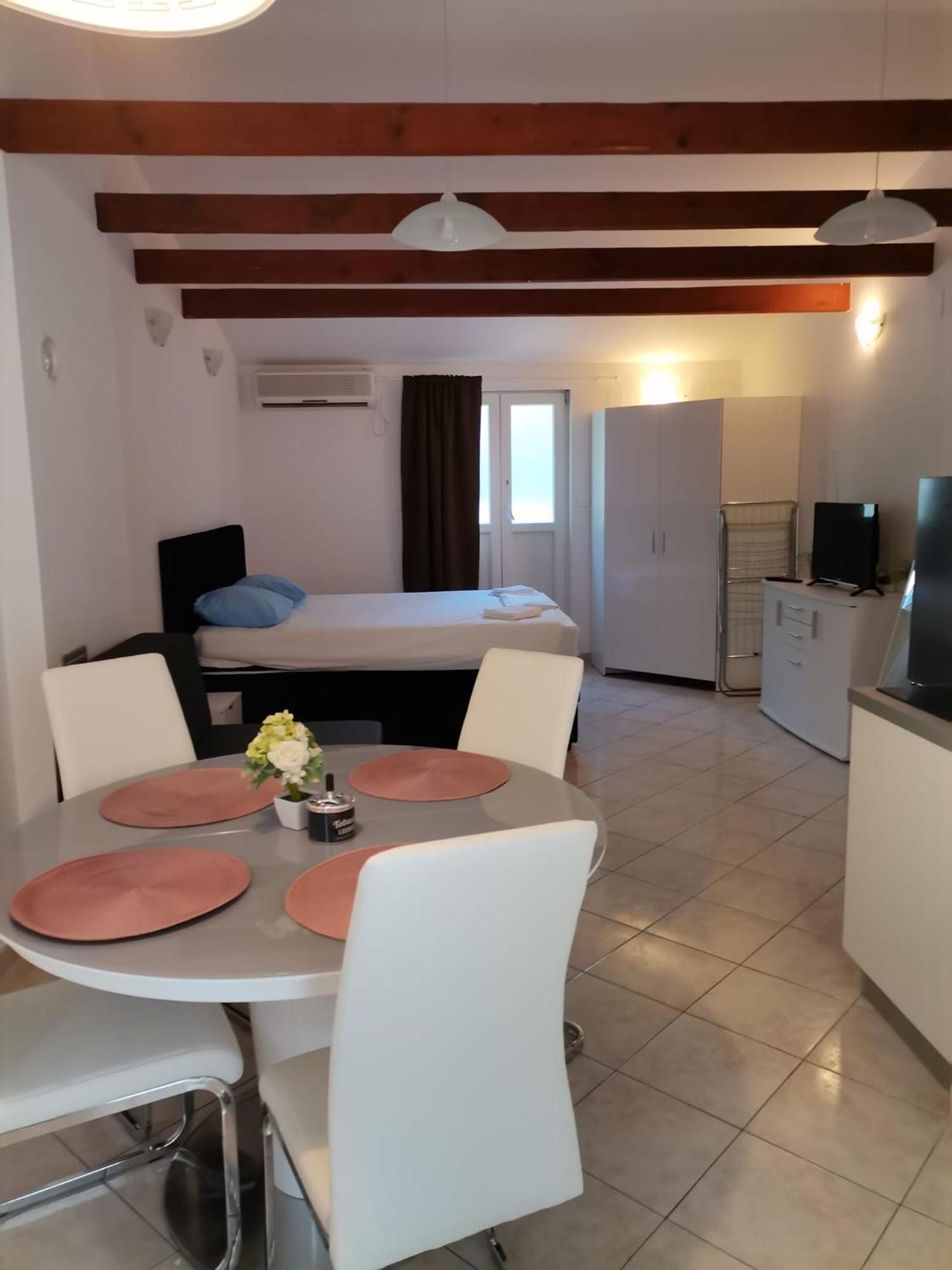 Dine Apartment
