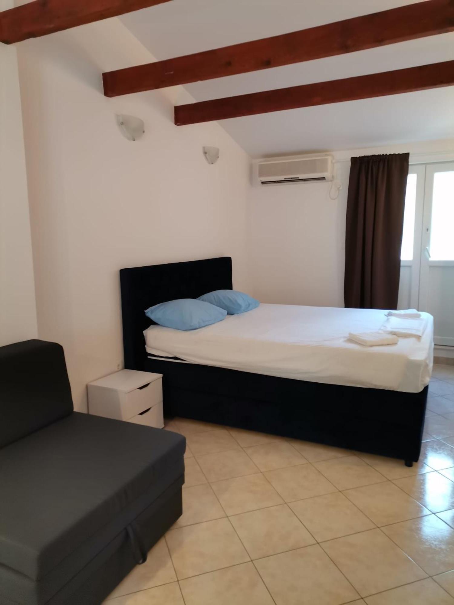 Dine Apartment