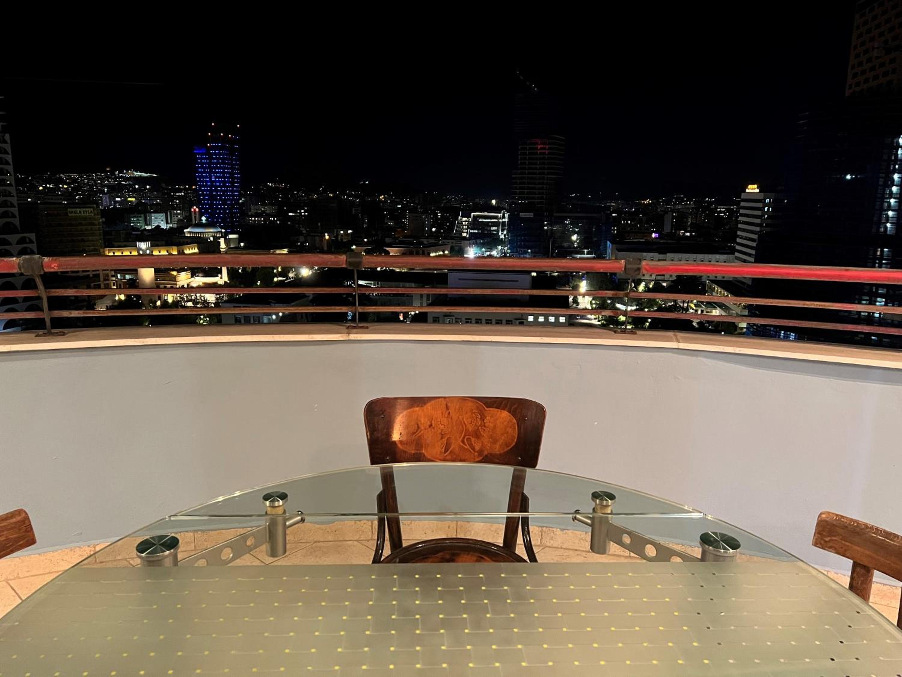 Tirana My Roots - NETI Museum Apartment Breathtaking View