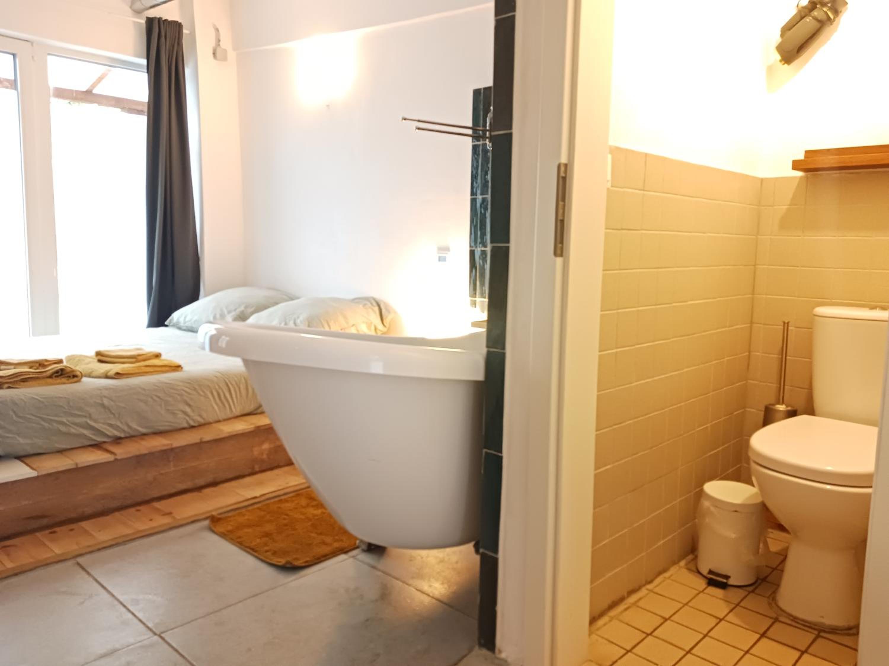 Squat Deluxe Berlin, the hostel