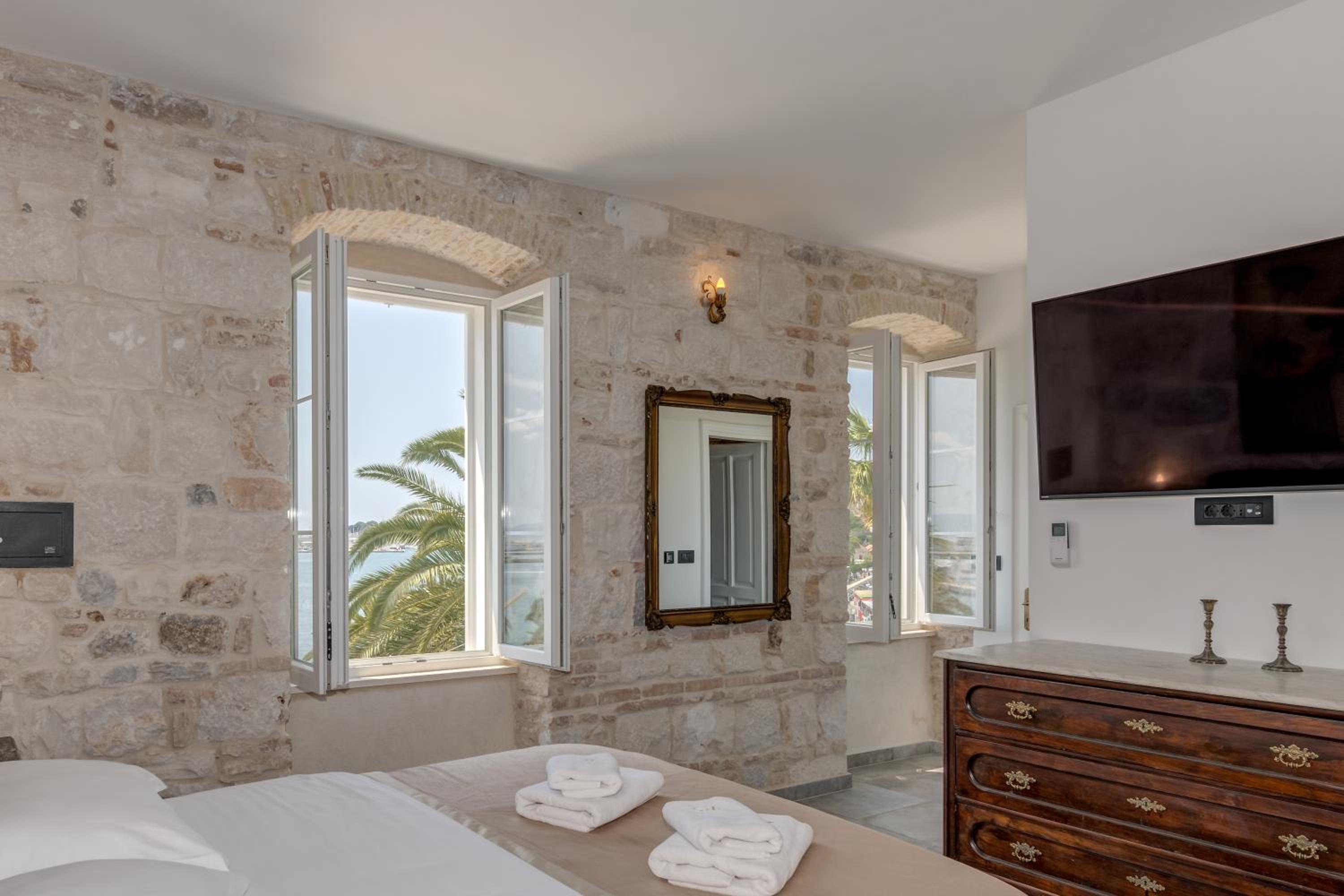 Grand Promenade Suite - Tale Of The Sea photo 4