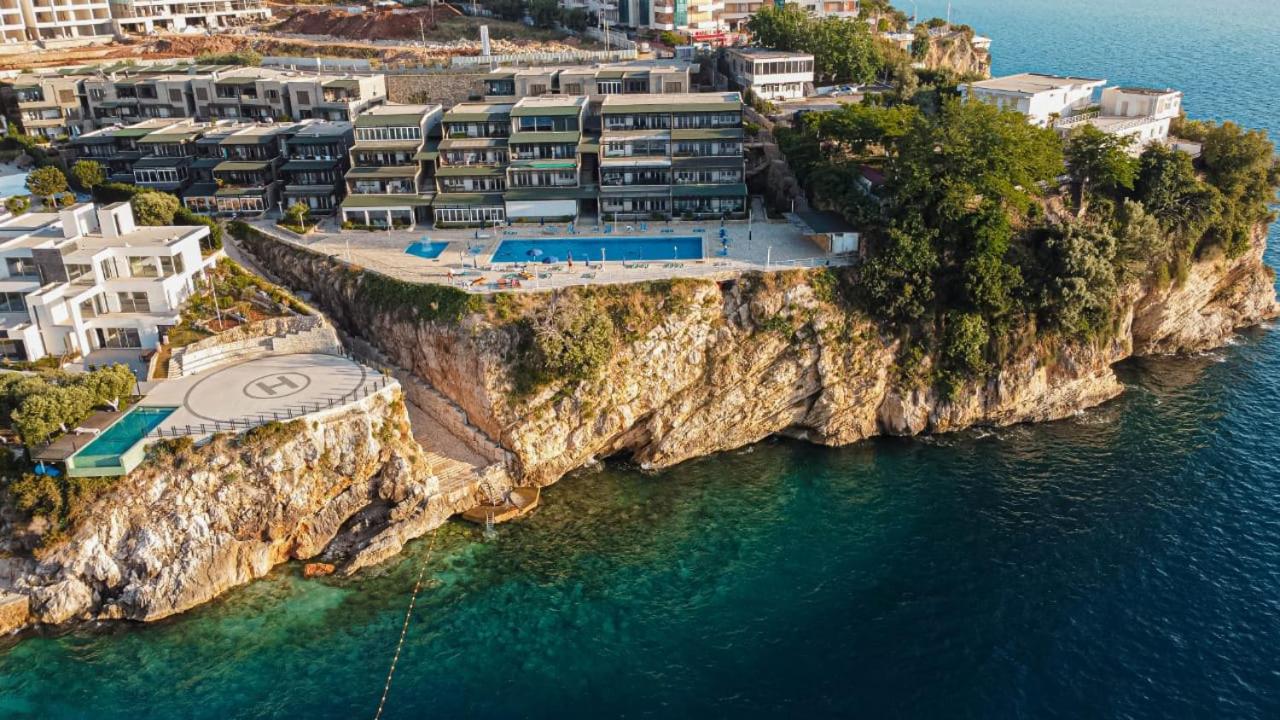 Vila Rina at Aquamarine Residence