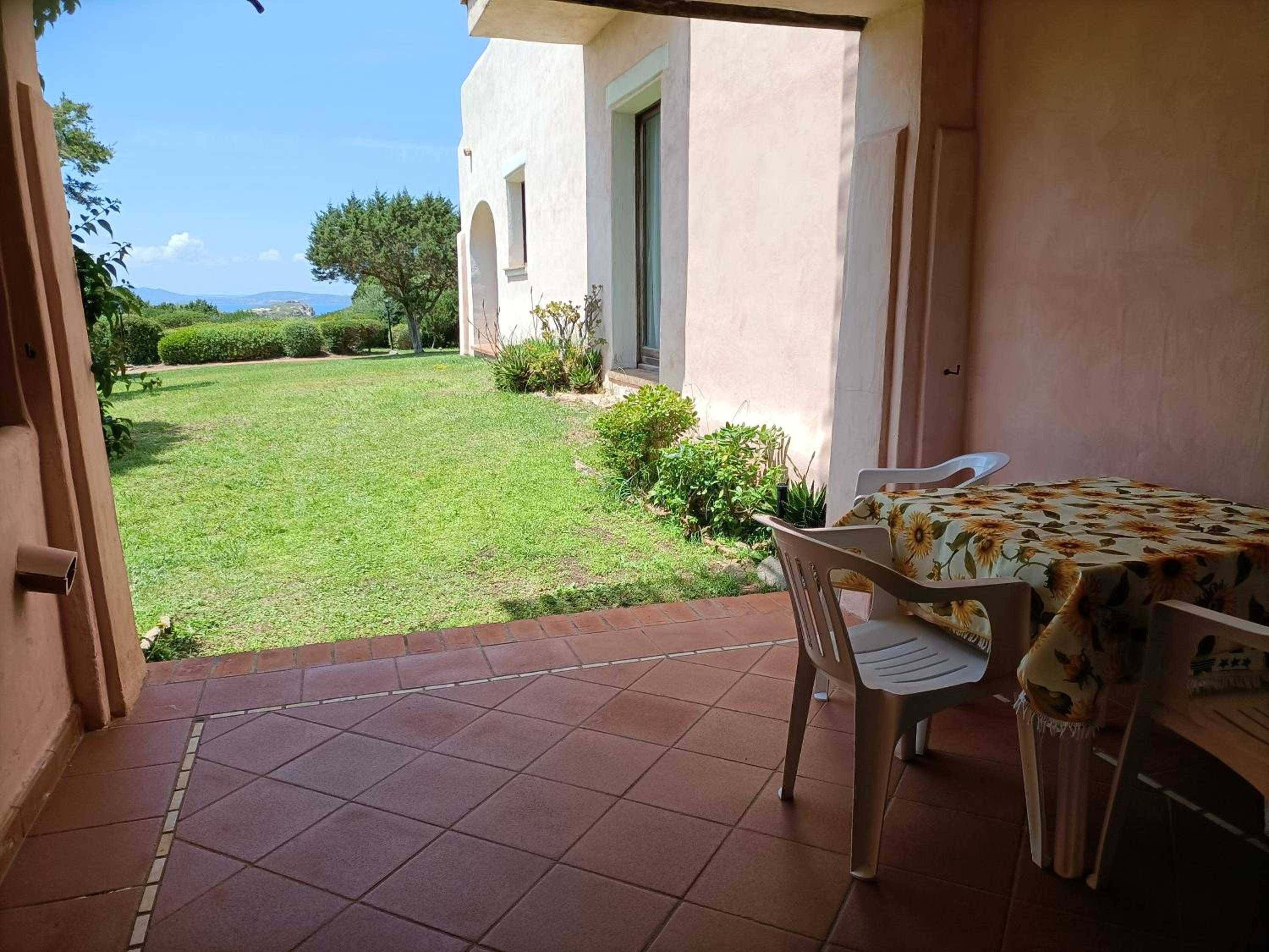 Porto Cervo località Cala del Faro. Affitto bilocale con portico e giardino. view 5
