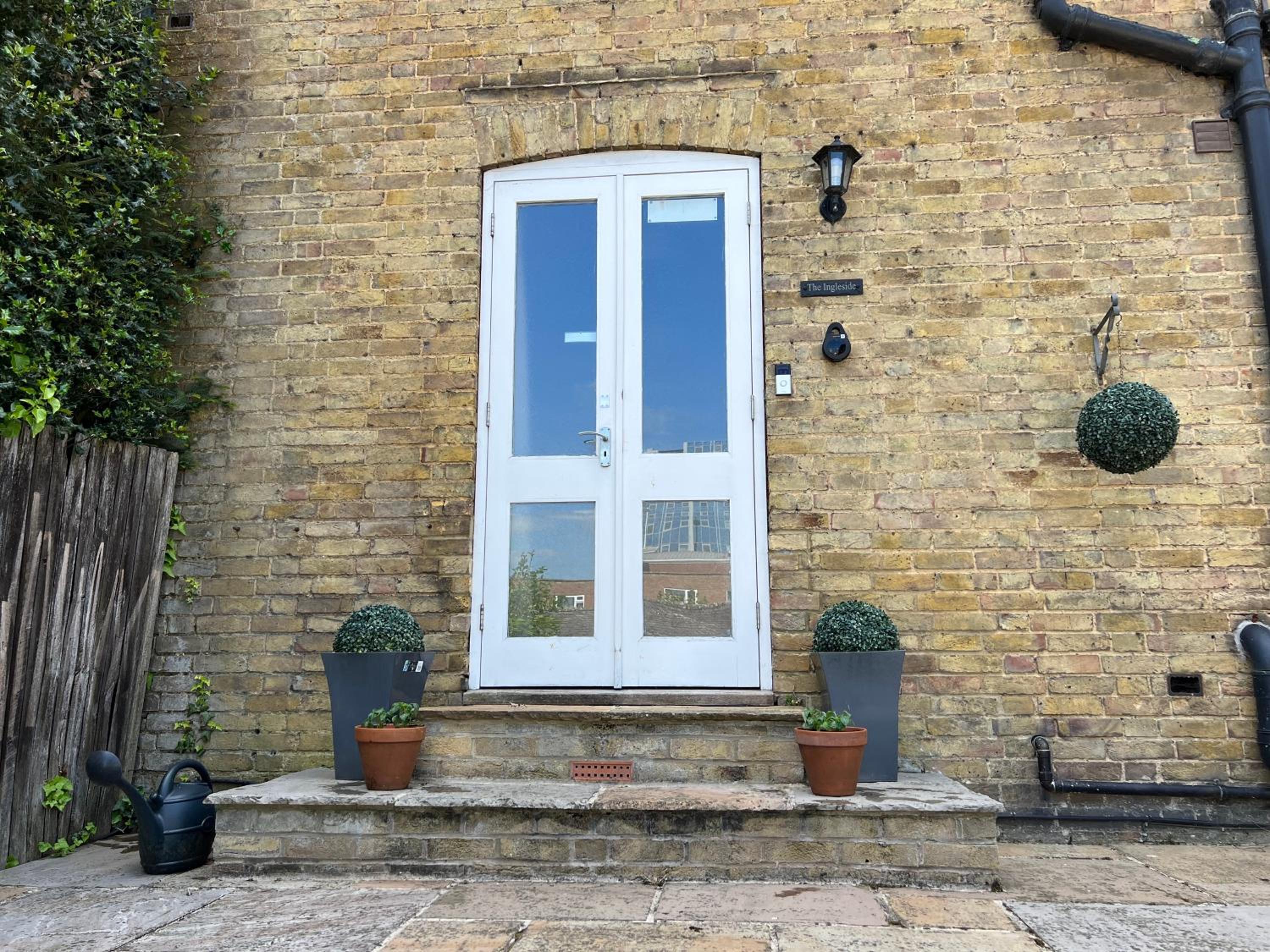 Basingstoke Vacations - The Ingleside Apartment - Property Image 3