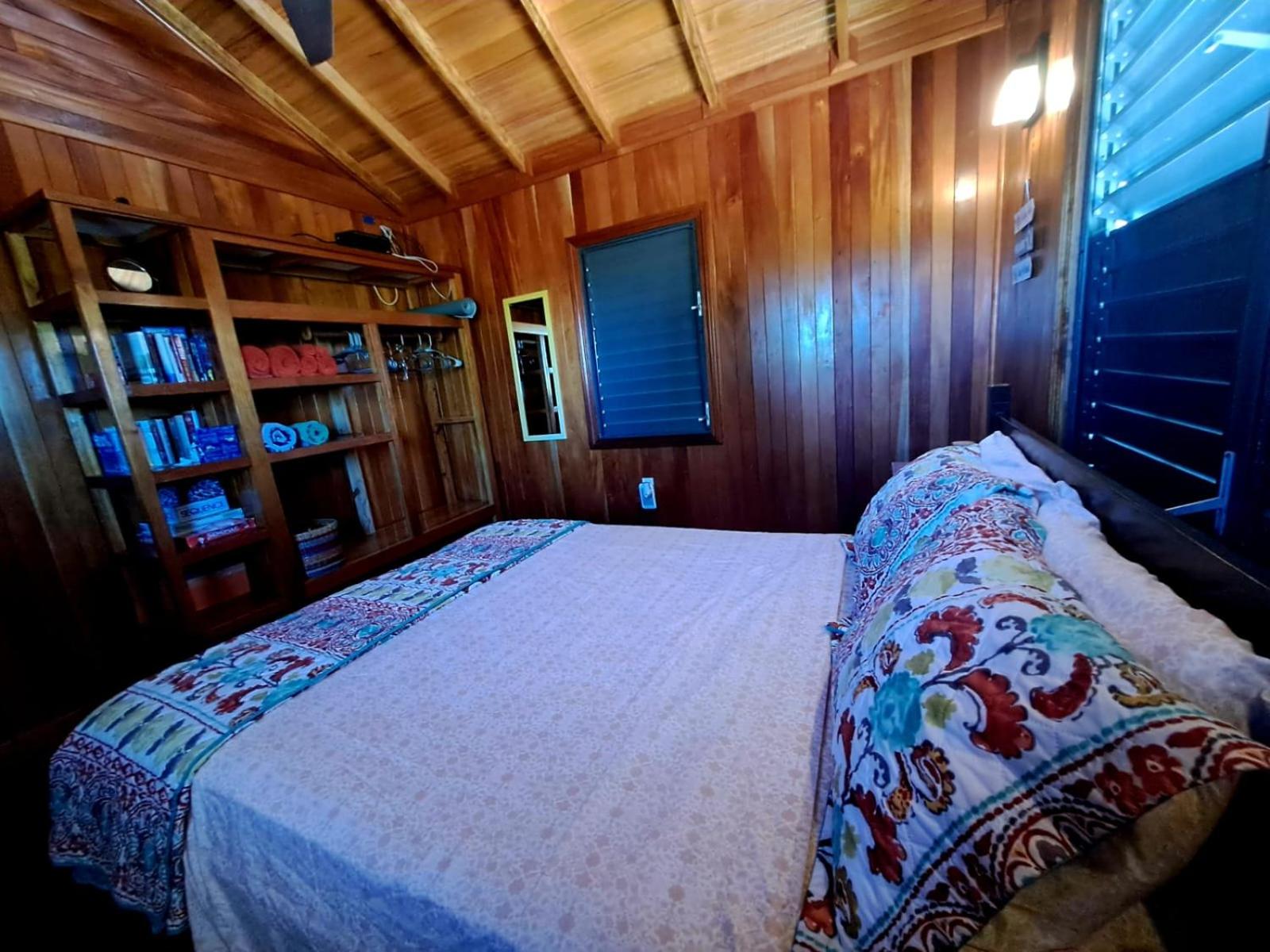 Therapy Cabins - Belize Island Experience