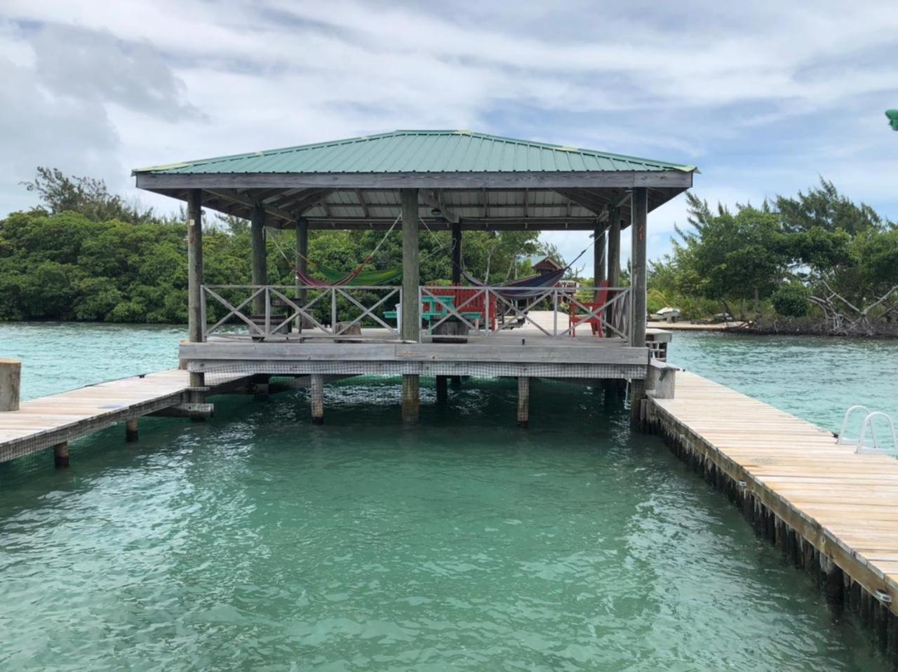 Therapy Cabins - Belize Island Experience