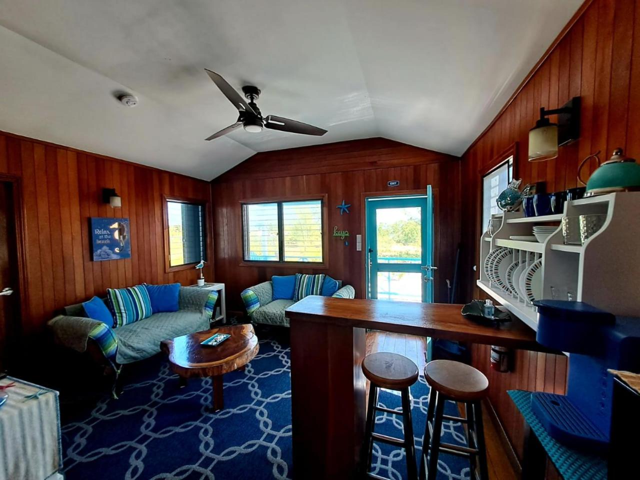 Therapy Cabins - Belize Island Experience