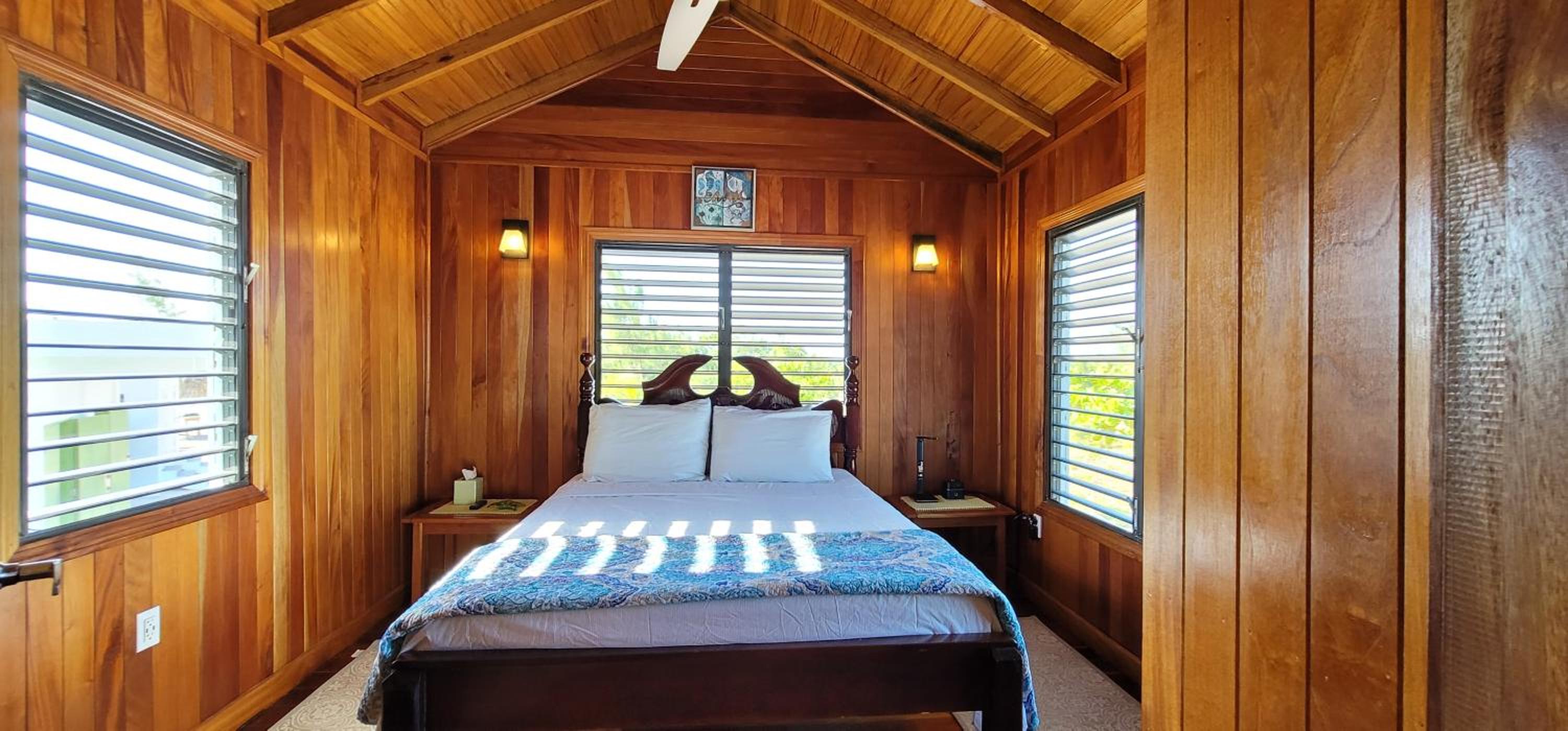 Therapy Cabins - Belize Island Experience