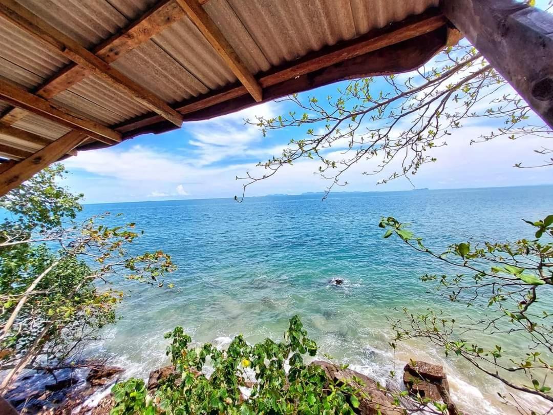 Jungle Hill Beach Bungalow