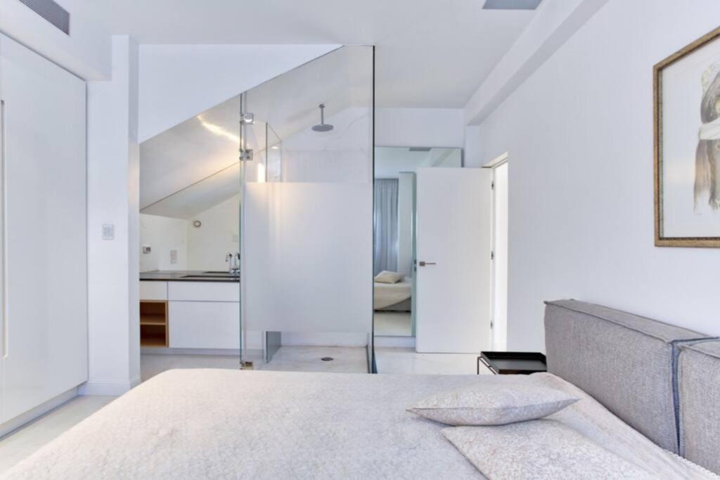 New renovated APT, HaYarkon in front of the beach view 3