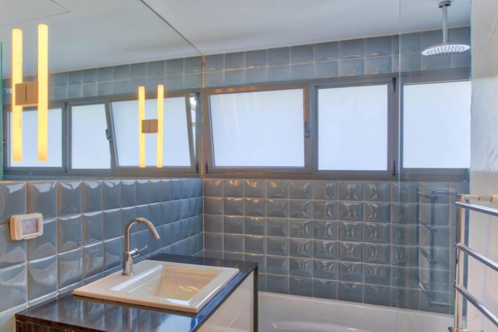 New renovated APT, HaYarkon in front of the beach view 4