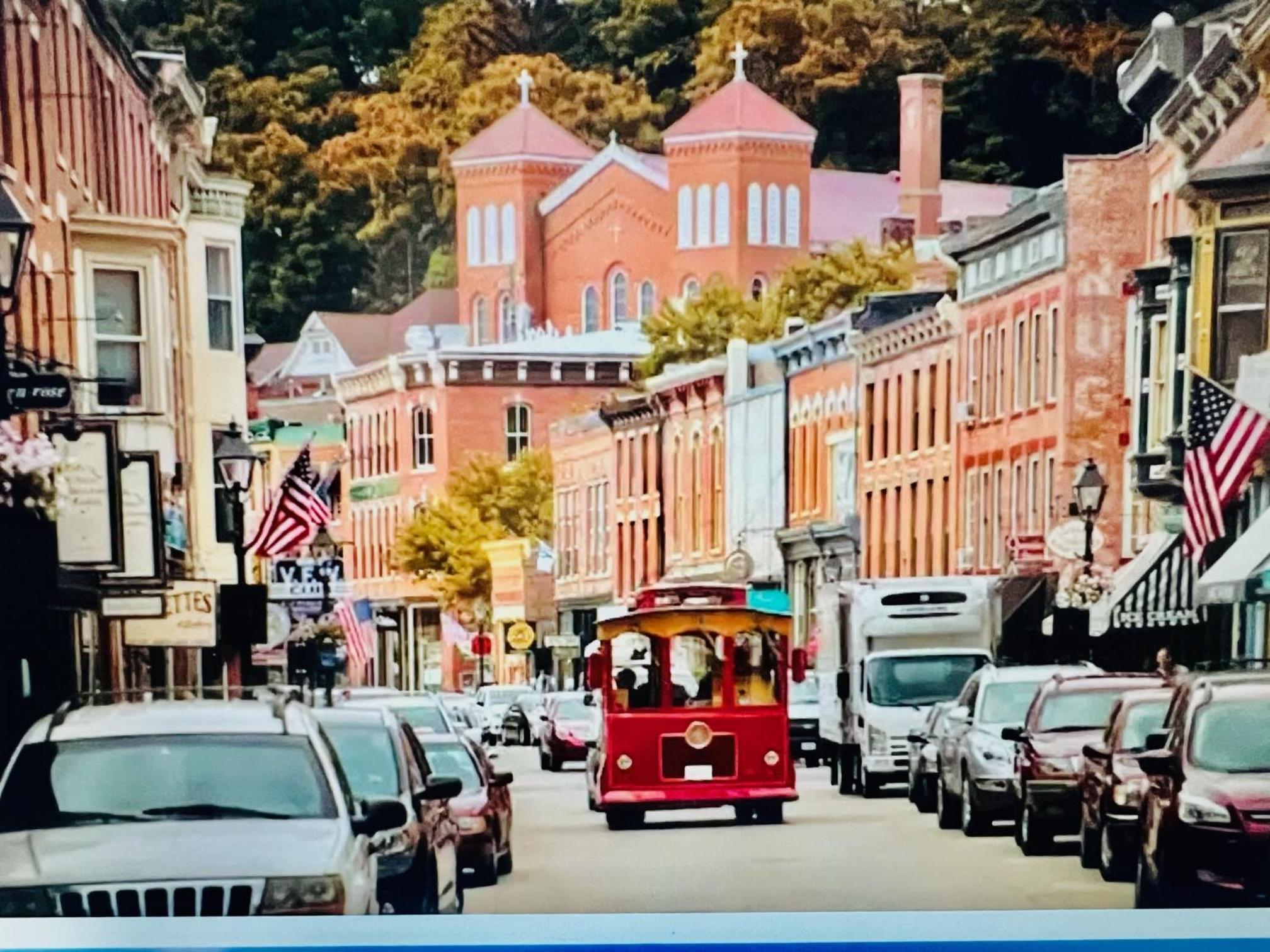 Galena Vacations - Main Street two bedroom in Galena-Great location! - Property Image 3