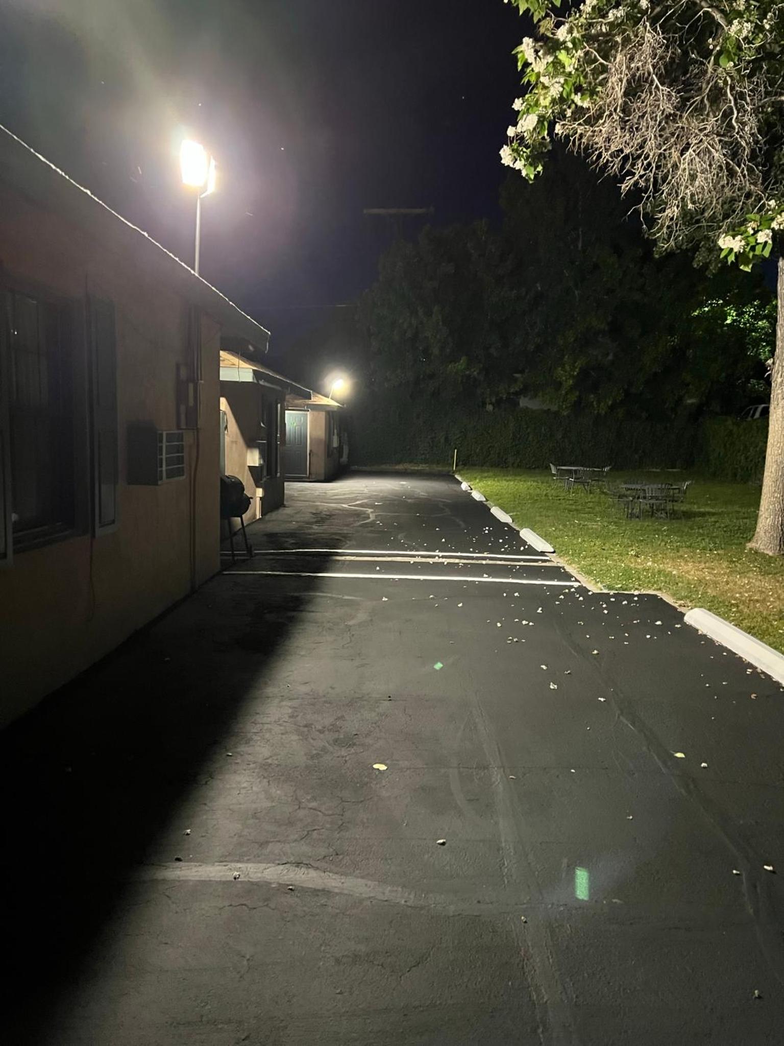 Bishop Elms Motel view 2