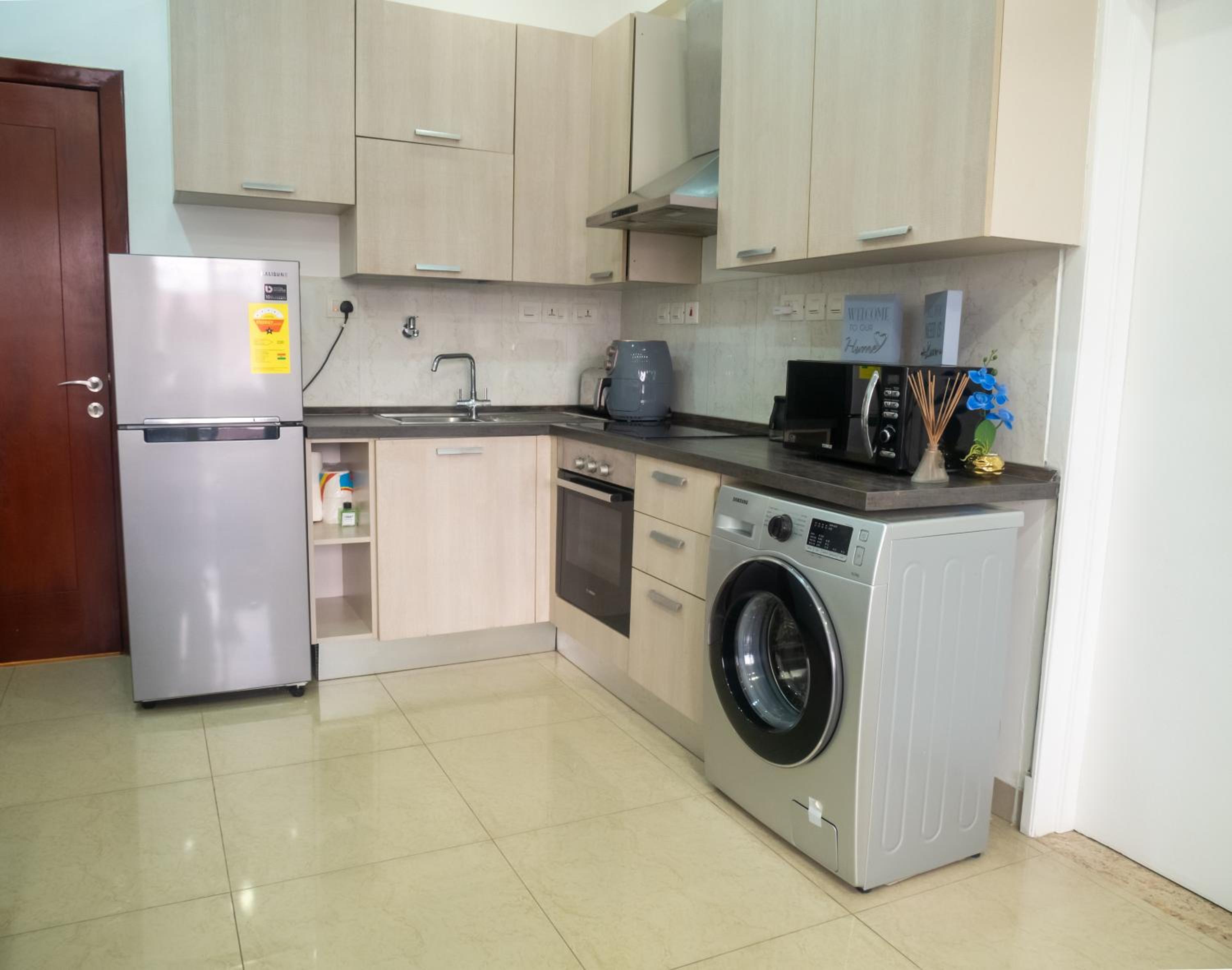 Newly decorated 1 Bed Apartment, with balcony - Osu Residential view 5