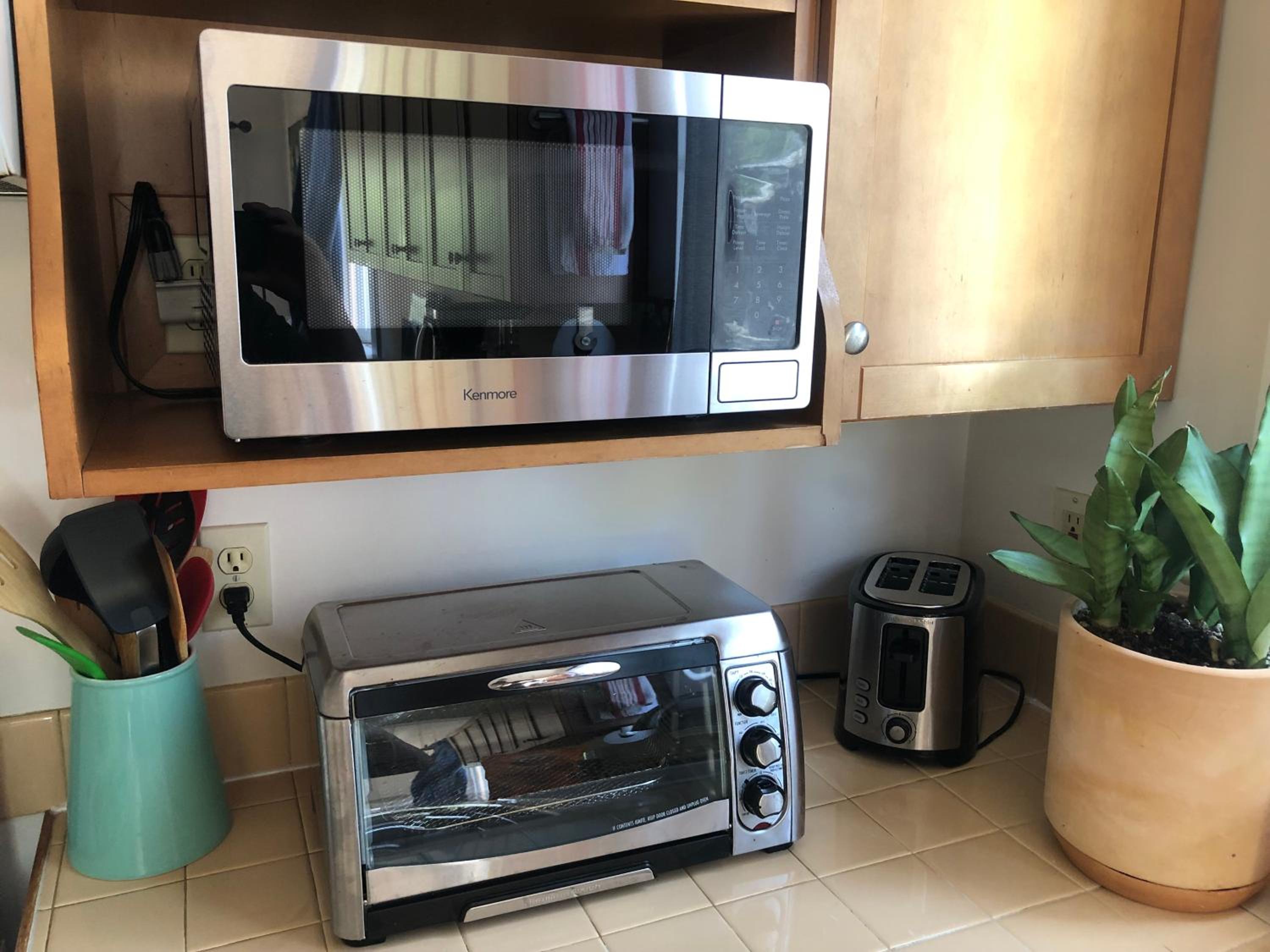 Light filled Condo 3 Bedrm with enclosed sunny backyard view 5
