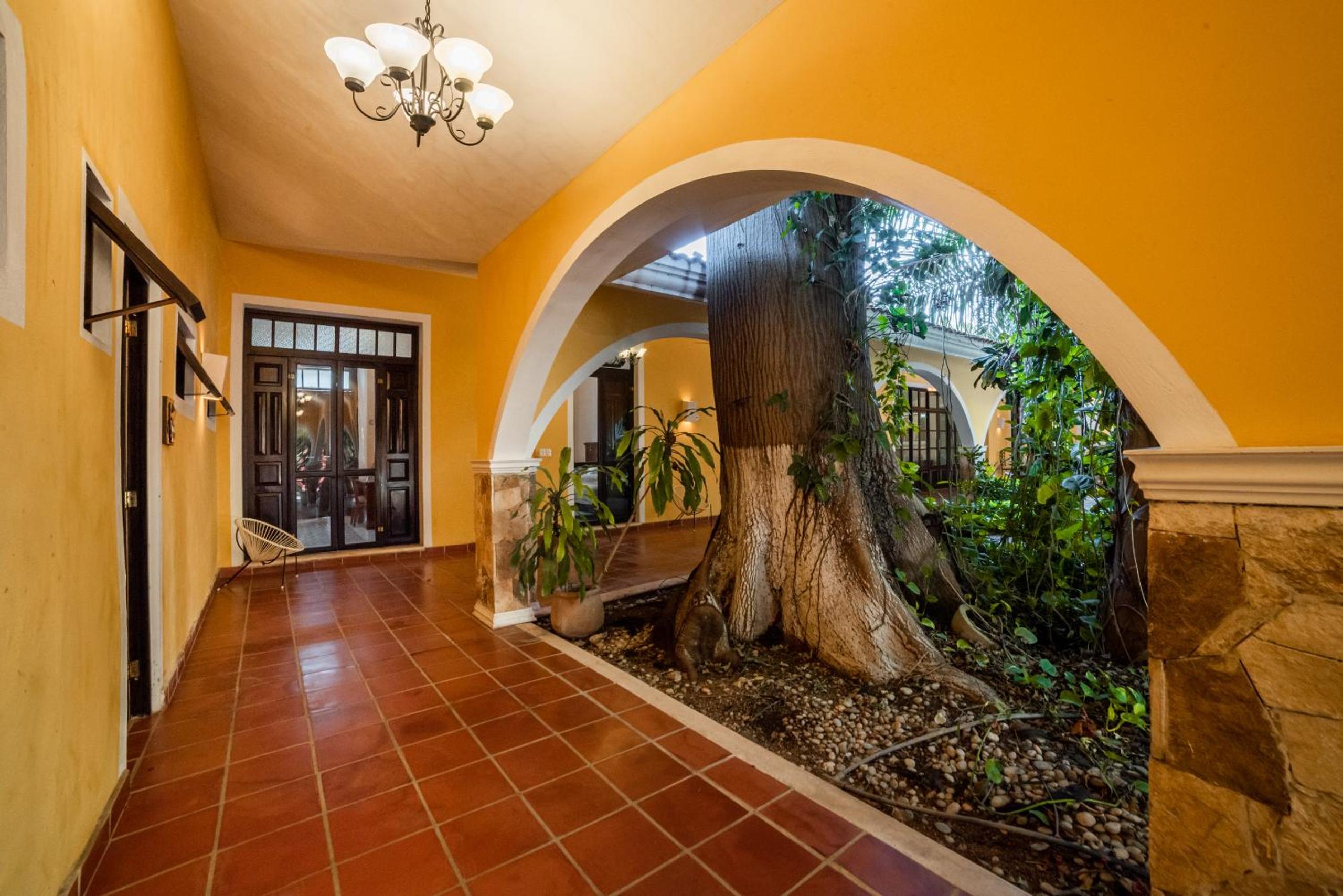 Espectacular casona con alberca y jardines view 2