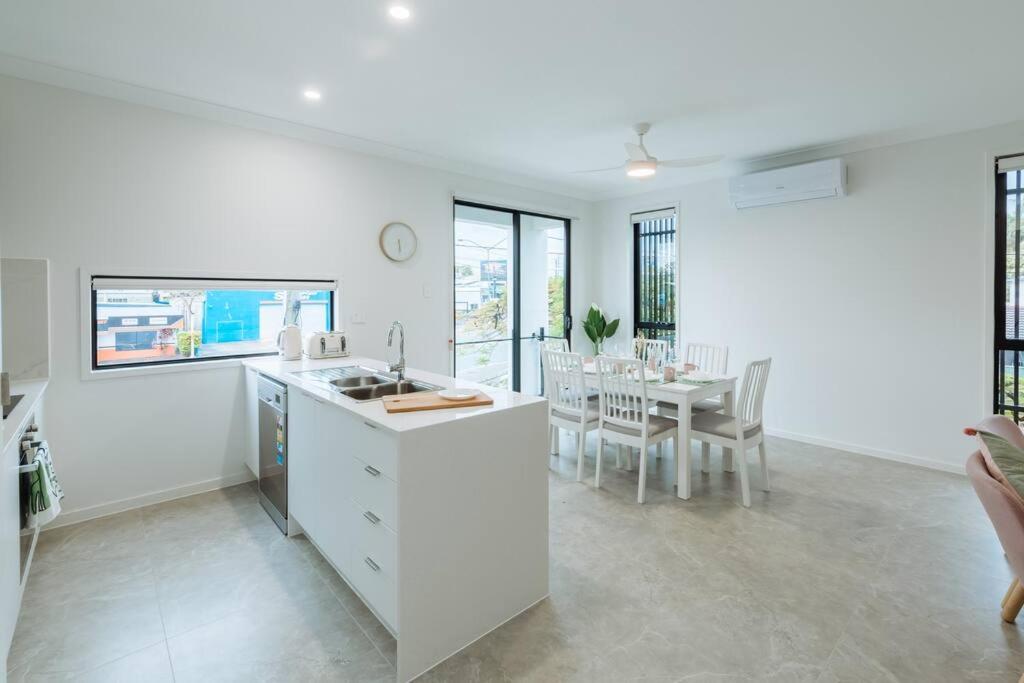 Spacious Modern and Cozy 3BD Townhouse at Great Location