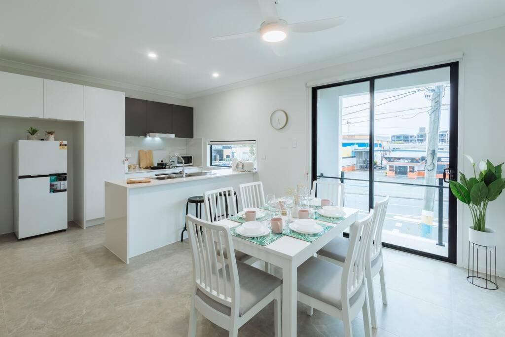 Spacious Modern and Cozy 3BD Townhouse at Great Location
